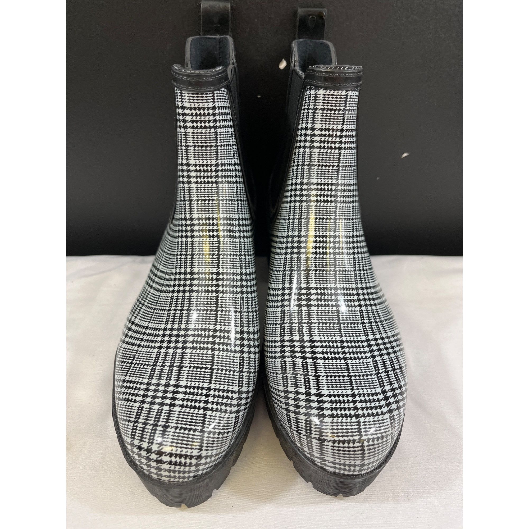 Jeffrey Campbell Jeffrey Campbell Womens Black & White Rain Boots Size 7 SKU Size US 7 / IT 37 - 2 Thumbnail