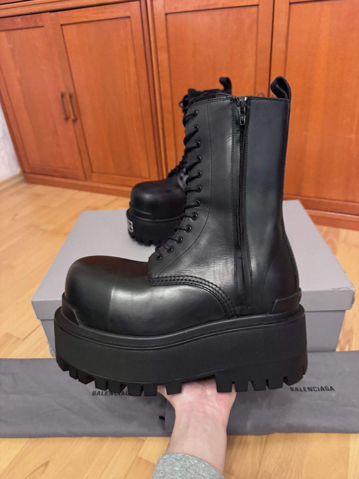 Balenciaga Balenciaga Calfskin 80 MM Platform Giant BB Boots Black Size US 11 / EU 44 - 2 Thumbnail