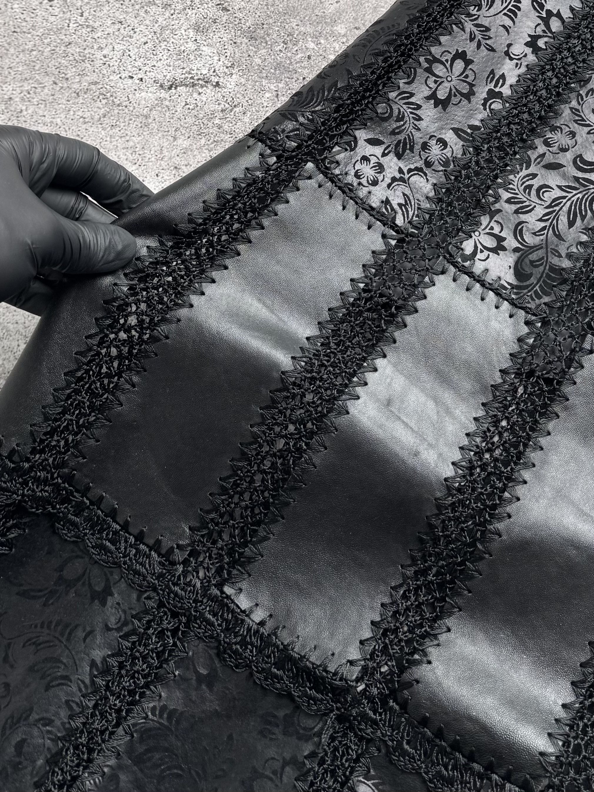 Vintage Vintage Genuine Leather Patchwork Skirt Lace Panel (E8) Size 27" / US 4 / IT 40 - 3 Thumbnail