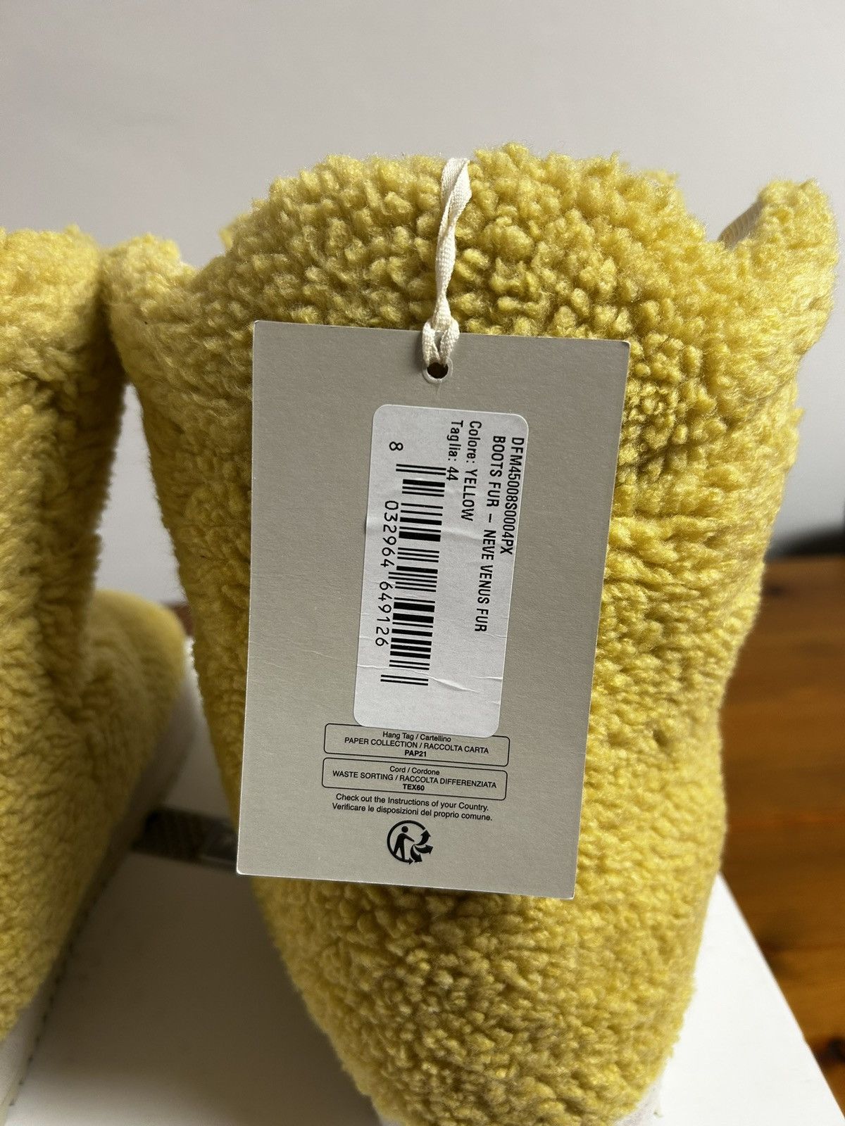 PDF PDF CHANNEL NEVE FUR BOOTS Size US 10 / EU 43 - 13 Thumbnail
