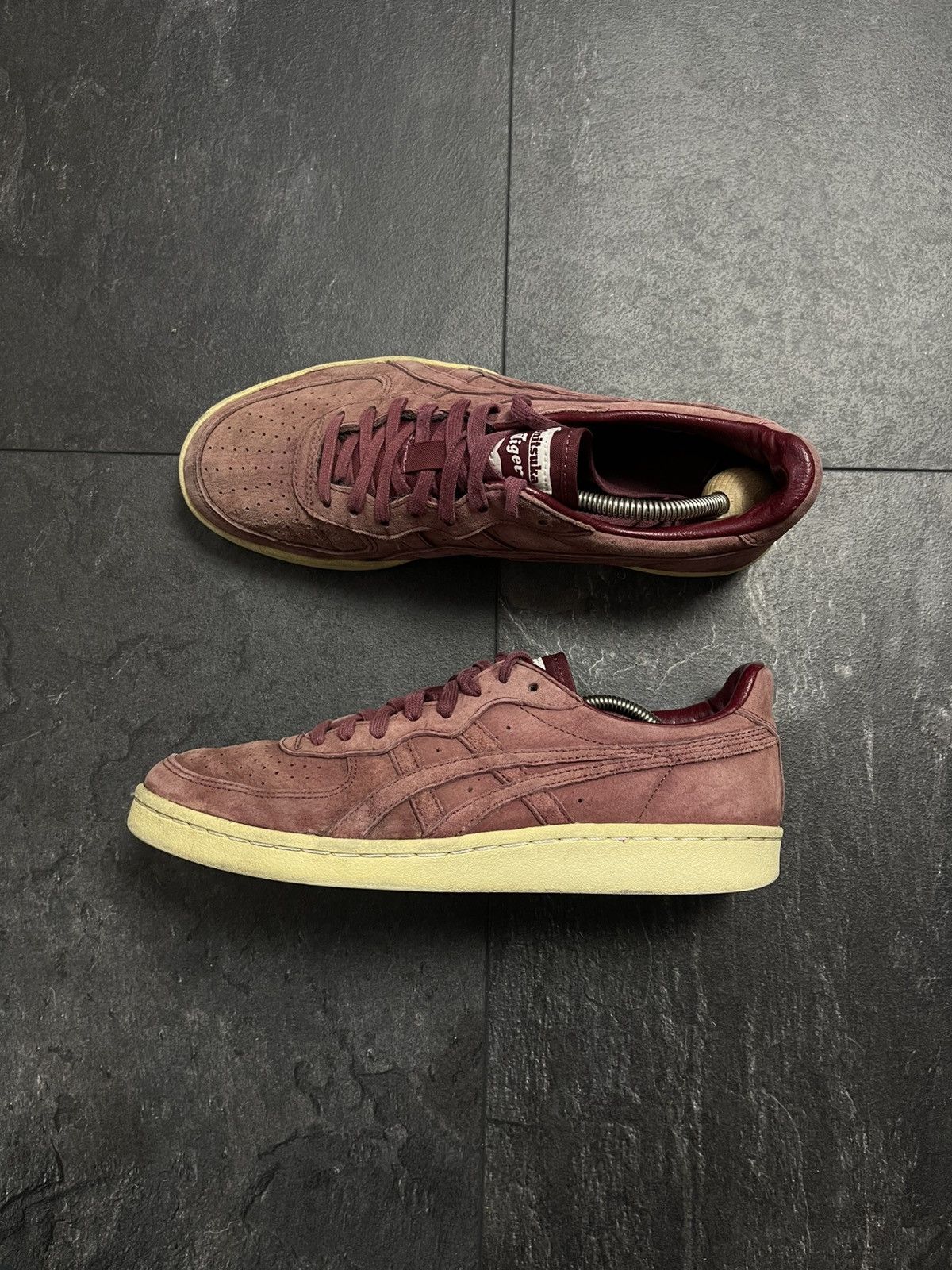 Asics Vintage low top asics onitsuka tiger sneakers Size US 7 / EU 40 - 8 Thumbnail