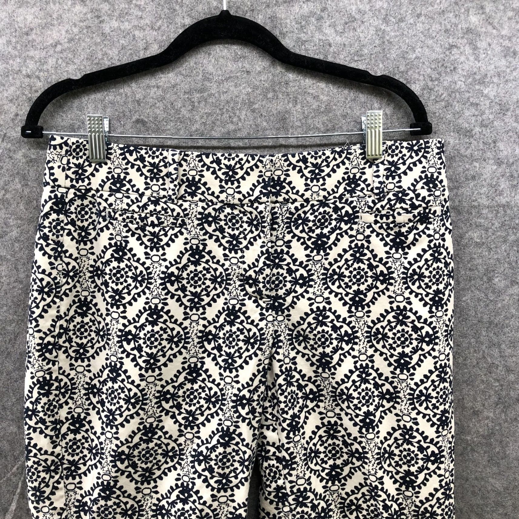 Loft Loft Pants Womens 6P Ivory Navy Blue Floral Print Cropped Size 28" / US 6 / IT 42 - 3 Thumbnail