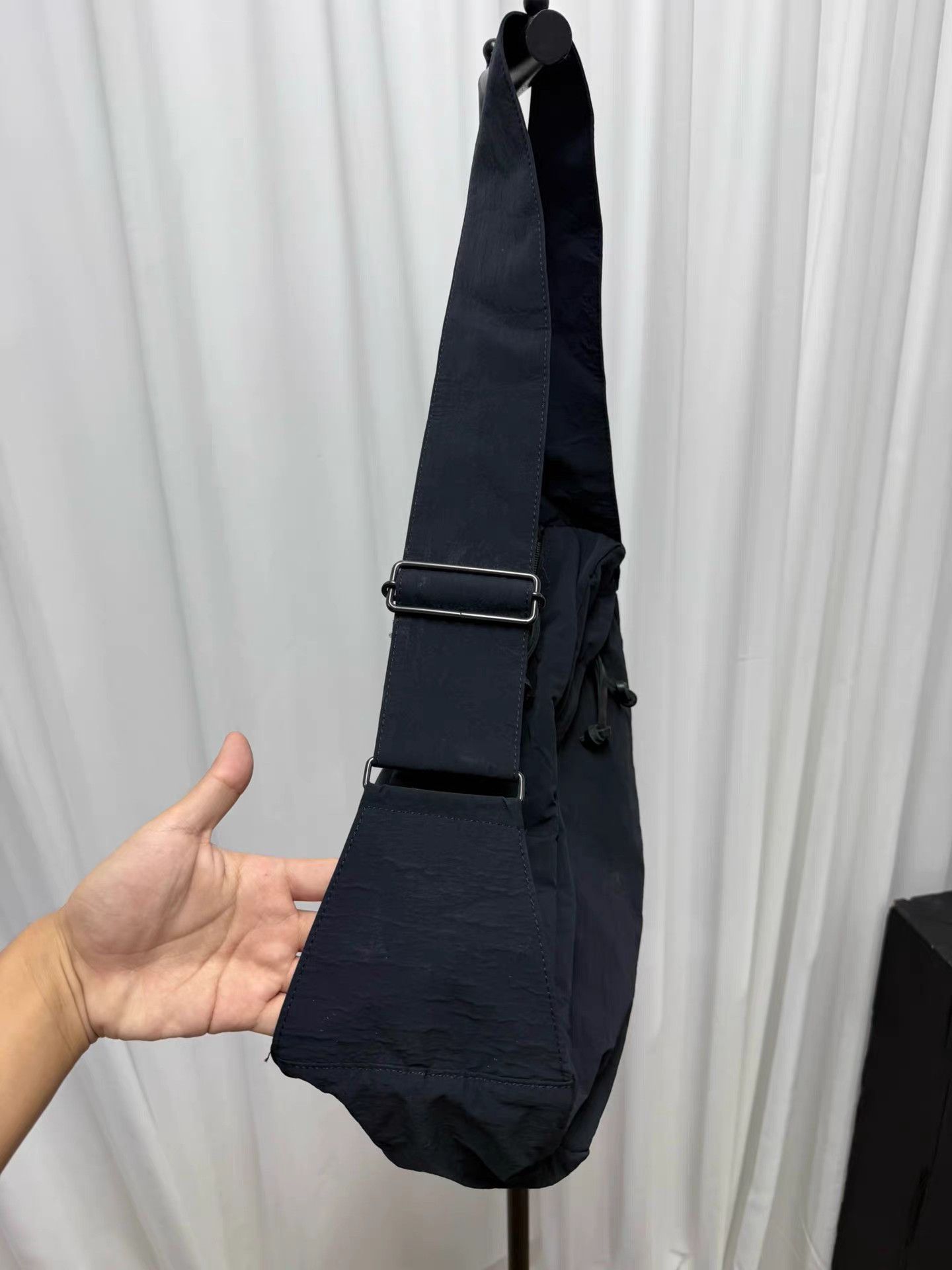 Yohji Yamamoto Yohji Yamamoto Y's Metallic Nylon Dumpling Crossbody Bag K20 Size ONE SIZE - 4 Thumbnail