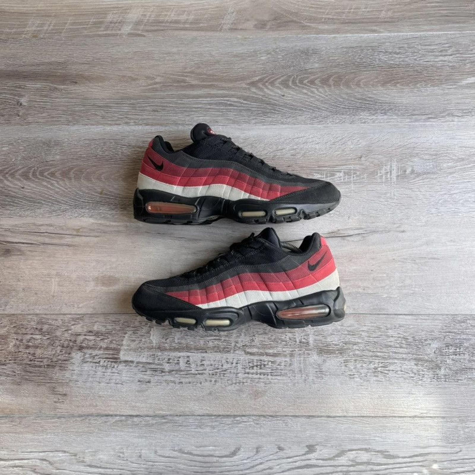 Nike NIKE • Air Max '95 "Black" (12M) Size US 12 / EU 45 - 1 Thumbnail