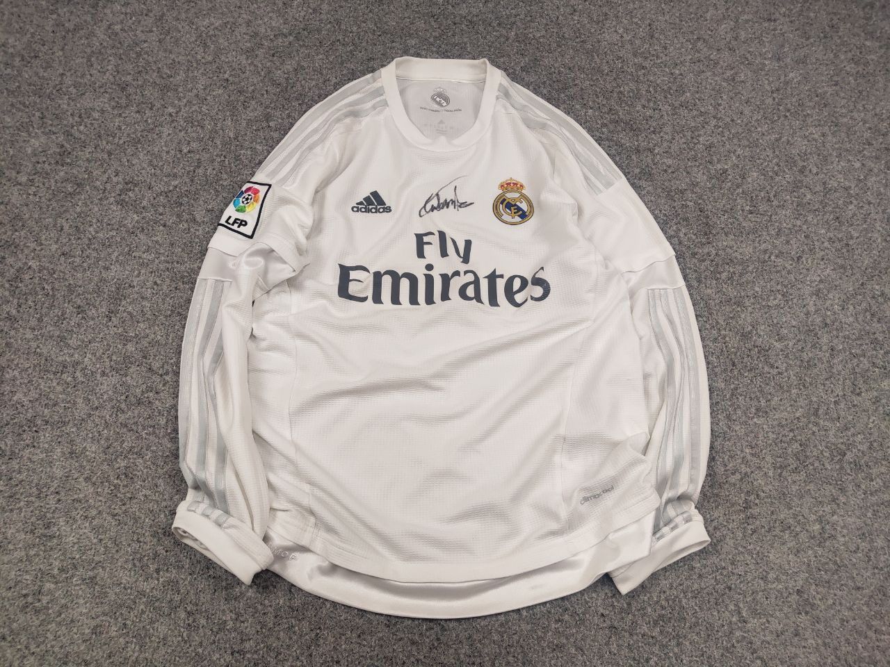 Adidas Aut 2015-16 Adidas Real Madrid Long Sleeve Jersey Shirt Home Size US M / EU 48-50 / 2 - 2 Thumbnail