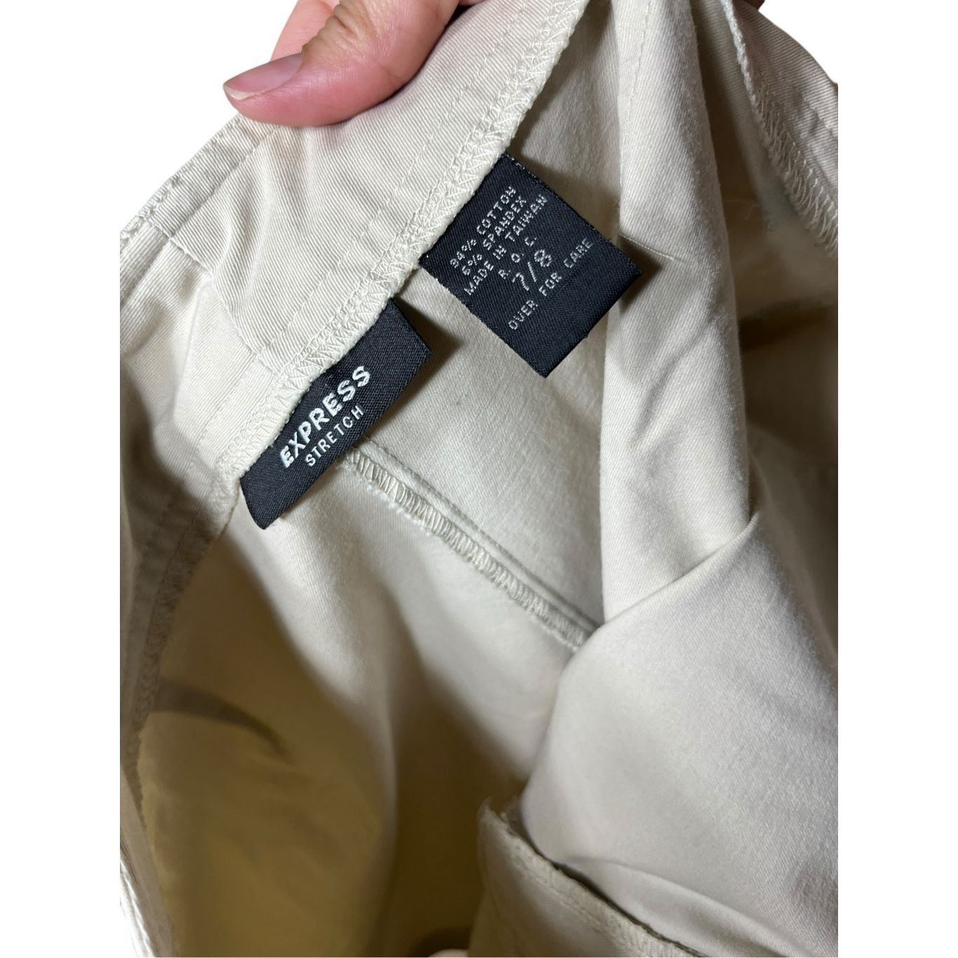 Express Express Y2K Cream /Tan Mid Rise Shorts Size 7/8 Size 30" / US 8 / IT 44 - 6 Thumbnail