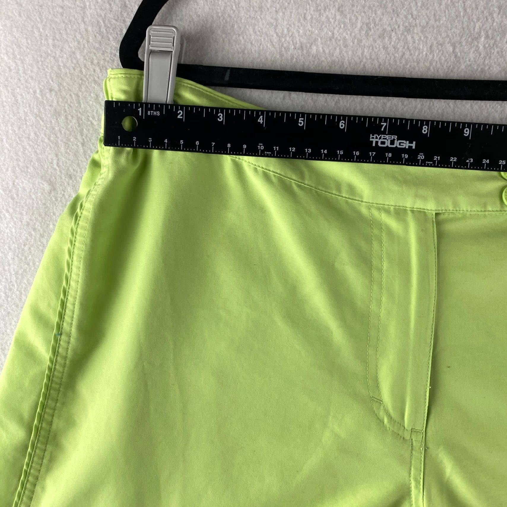 Eddie Bauer Eddie Bauer Shorts Women 18 Green Hiking Zip Pockets Light Weight Flat Front Size 40" / US 18 - 7 Thumbnail