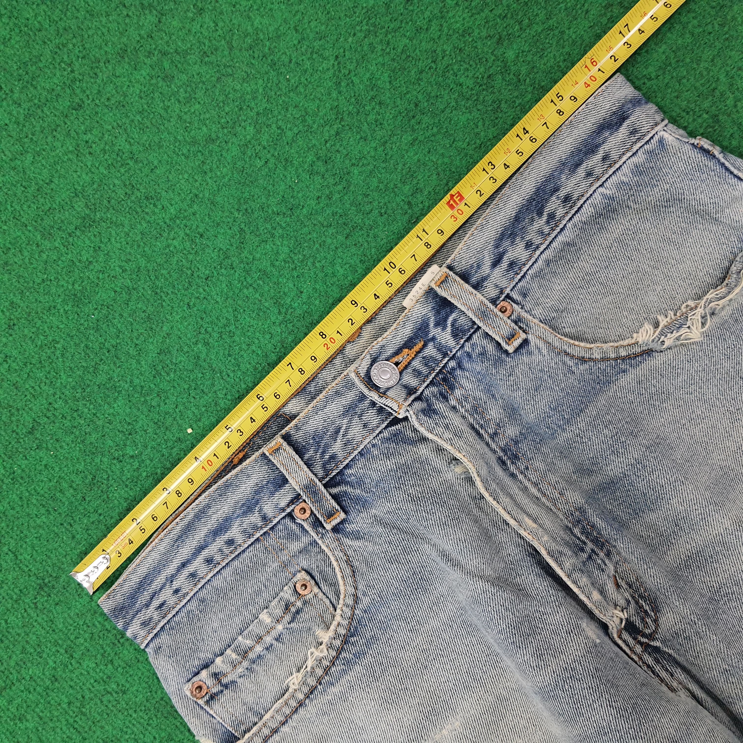 Levi's Vintage Levi's 505 Authentic Red Tab Destressed Jean C228N19 Size US 32 / EU 48 - 13 Thumbnail