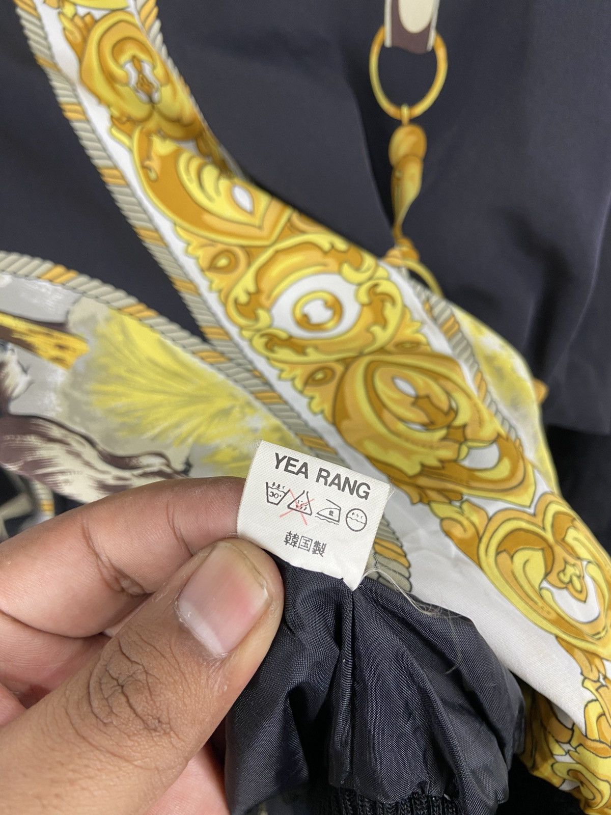 Vintage Vintage Baroque Chain Print Bomber Jacket – Black & Gold Size US L / EU 52-54 / 3 - 12 Thumbnail
