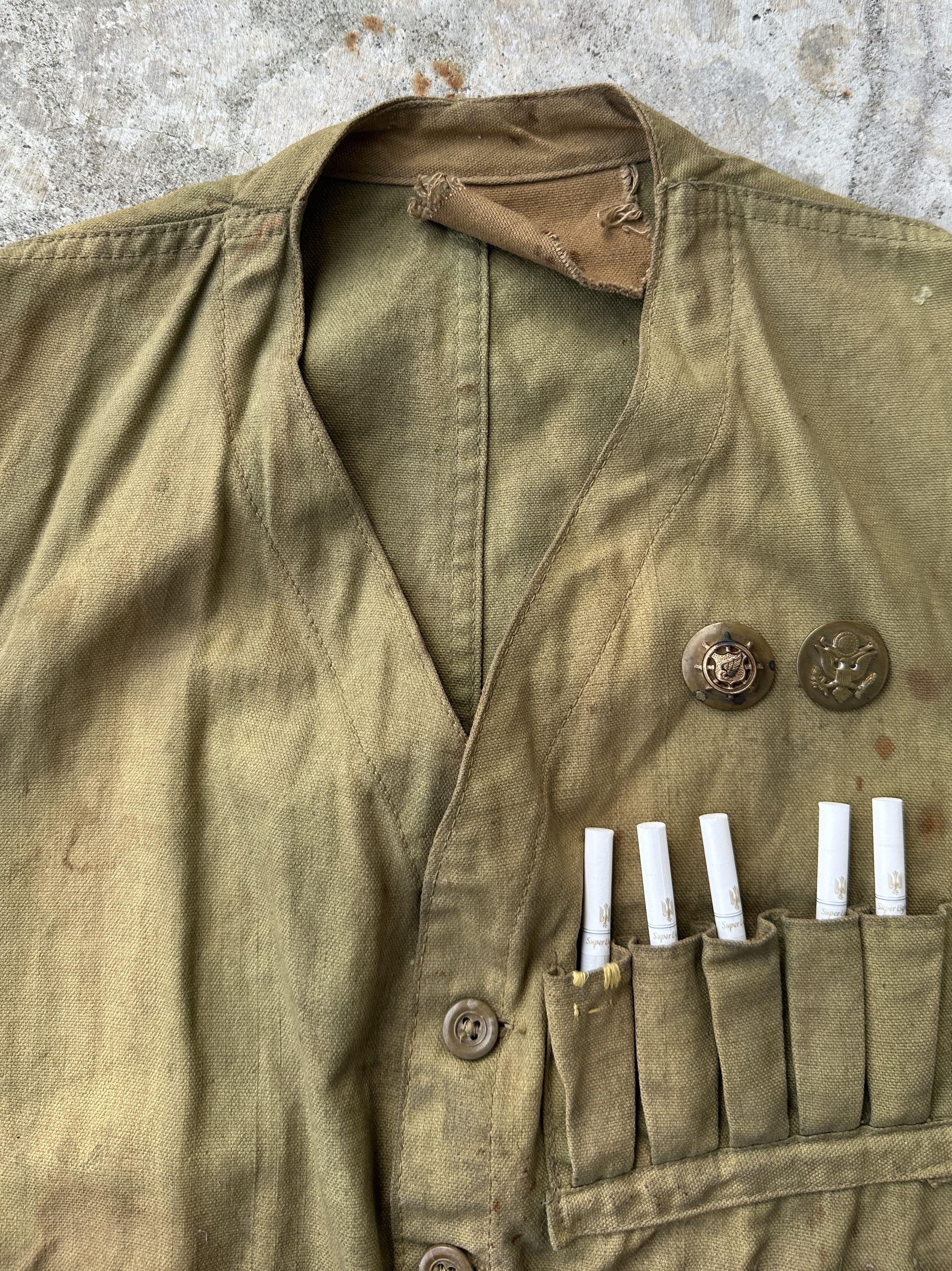 Vintage 1930s Trashed dirty Duck hunting Vest tiger camo bucket Size US M / EU 48-50 / 2 - 4 Thumbnail