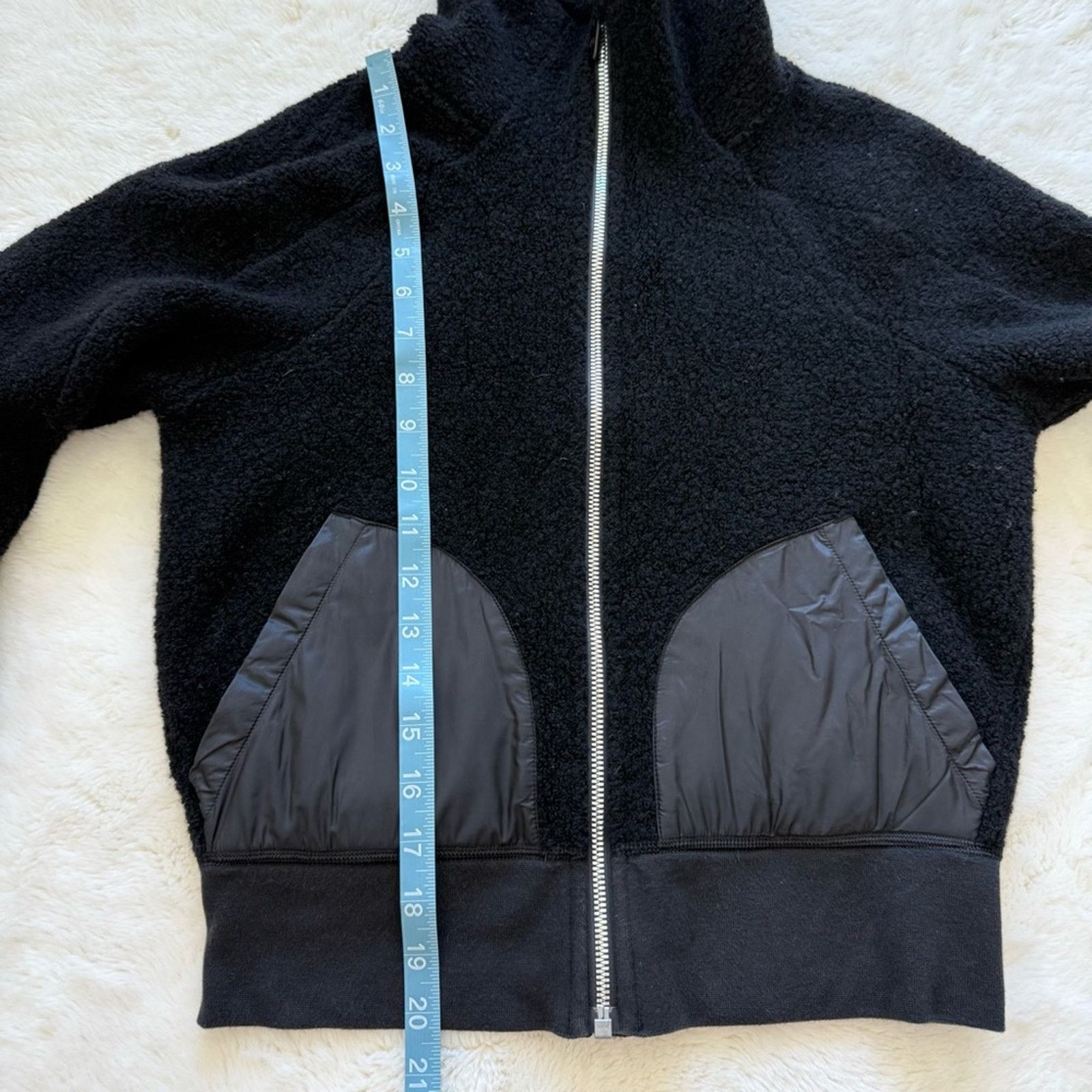 Lululemon Lululemon Athletica women sherpa jacket size 6 Size 28" / US 6 / IT 42 - 7 Thumbnail