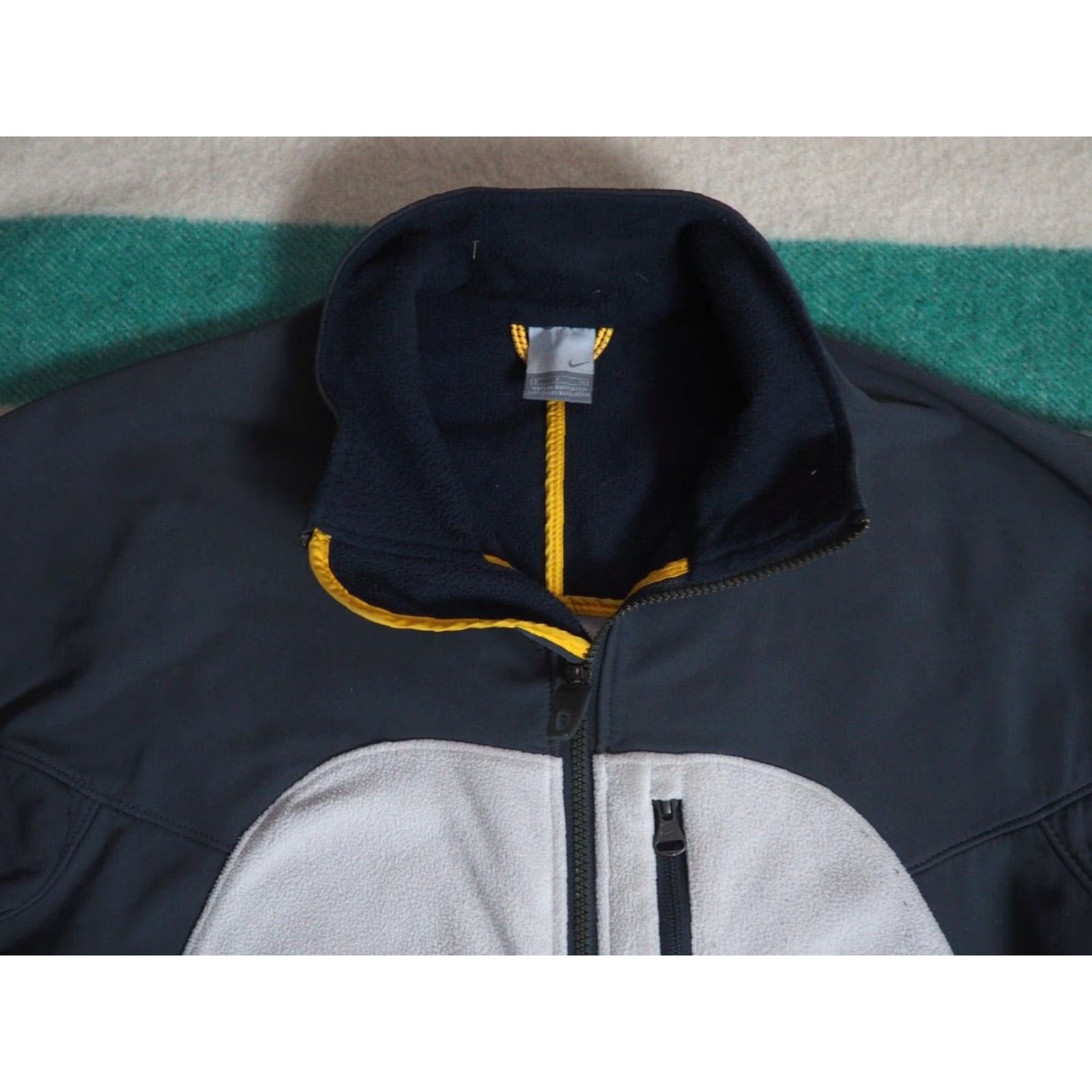 Nike VINTAGE Nike Gray Full Zip Softshell Fleece Jacket Mens S Size Redactions Logo Windbreaker 2000s Sports Casual Size US S / EU 44-46 / 1 - 3 Thumbnail