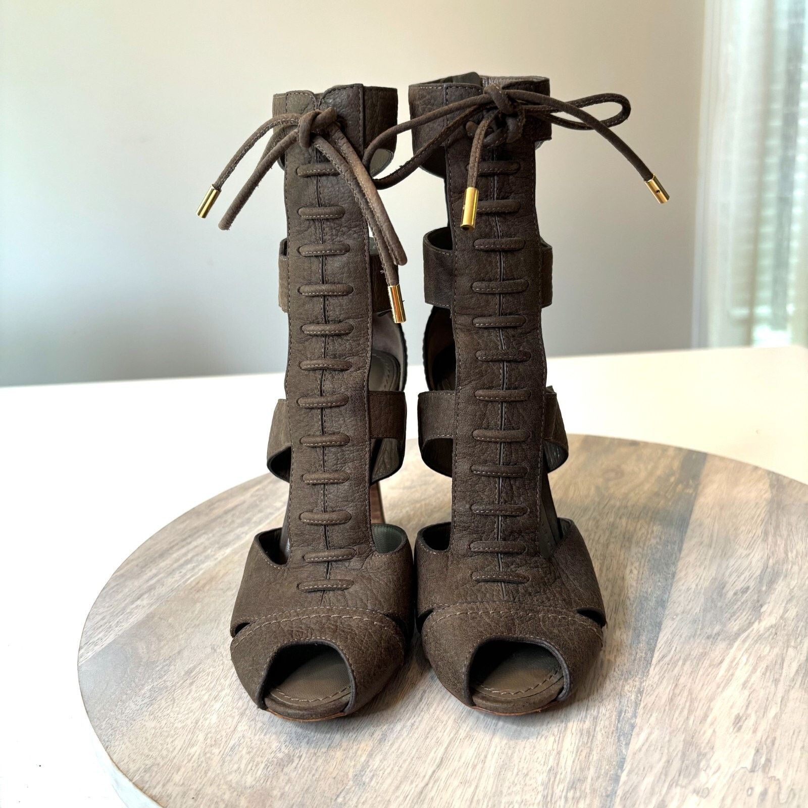 Louis Vuitton Louis Vuitton Corfu Leather Gladiator Lace Up Sandals Size 5 Size US 5 / IT 35 - 4 Thumbnail