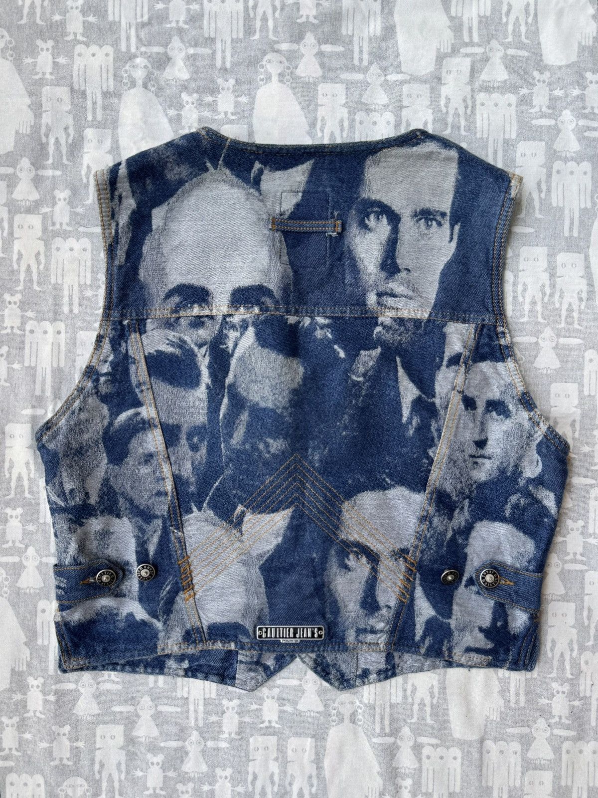 Jean Paul Gaultier Jean Paul Gaultier AW92 Face Print Jacquard Type III Vest Size US L / EU 52-54 / 3 - 4 Thumbnail