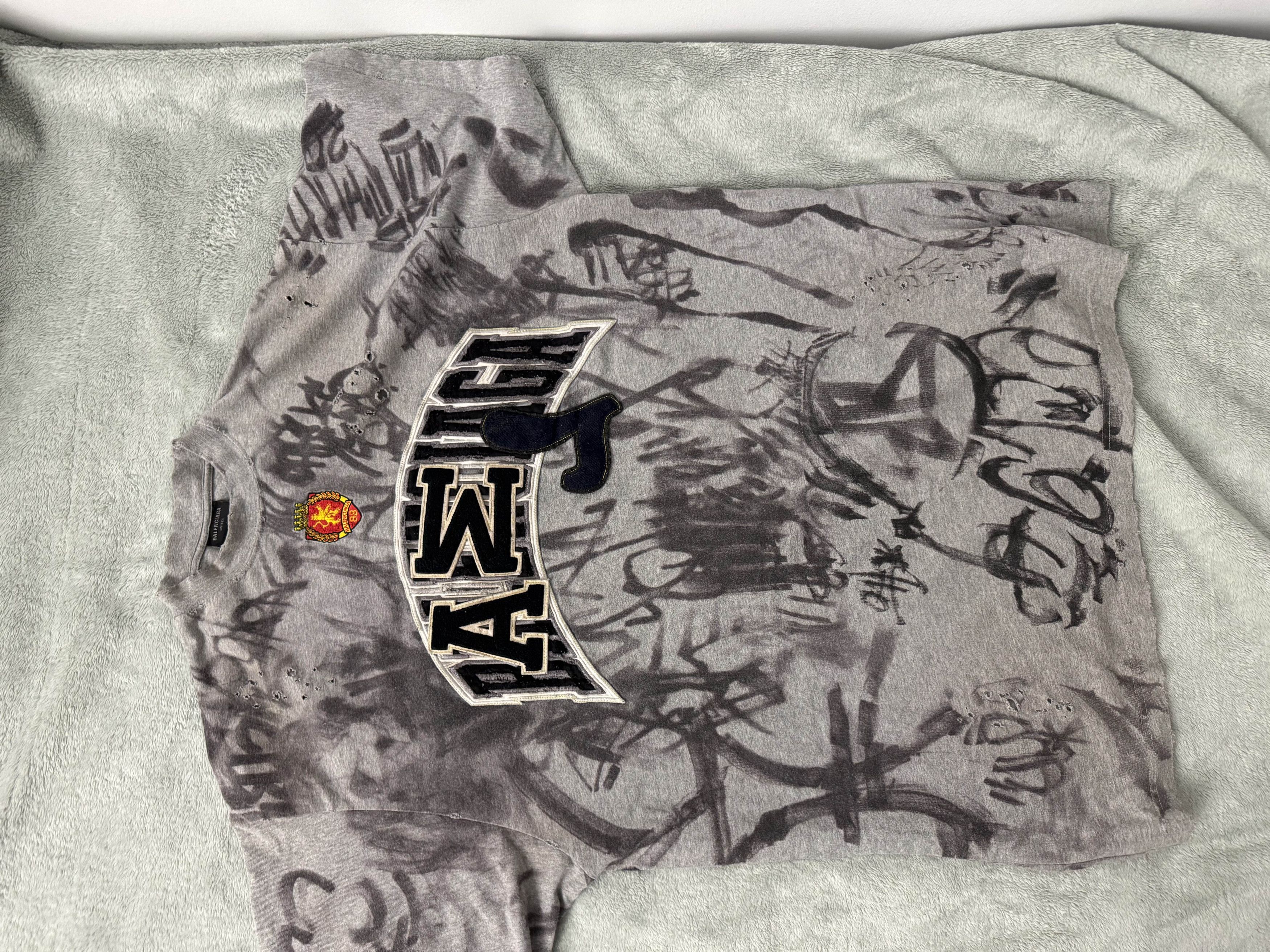 Balenciaga Balenciaga Graffiti Skater T-Shirt Size US S / EU 44-46 / 1 - 6 Thumbnail