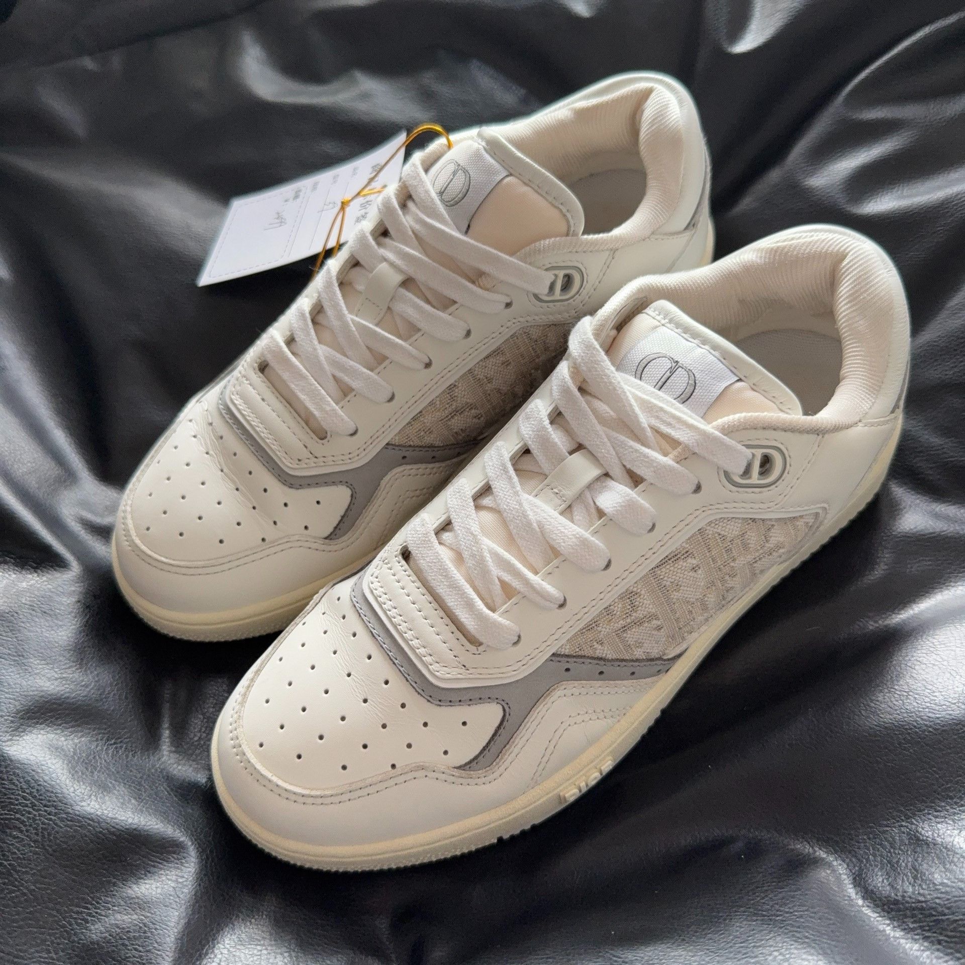 Dior Dior White Lowtop Sneakers 39 Women Size US 8.5 / IT 38.5 - 1 Thumbnail