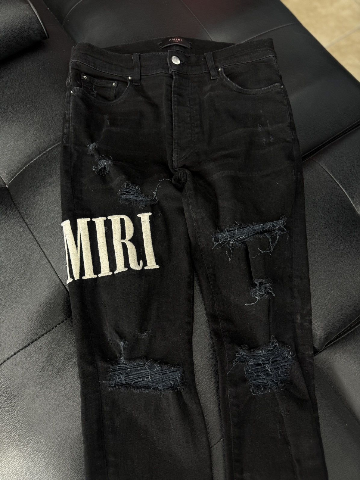 Amiri Amiri Logo Black White Patch Jeans Size 32 Pre Owned 🧼 Size US 32 / EU 48 - 6 Thumbnail