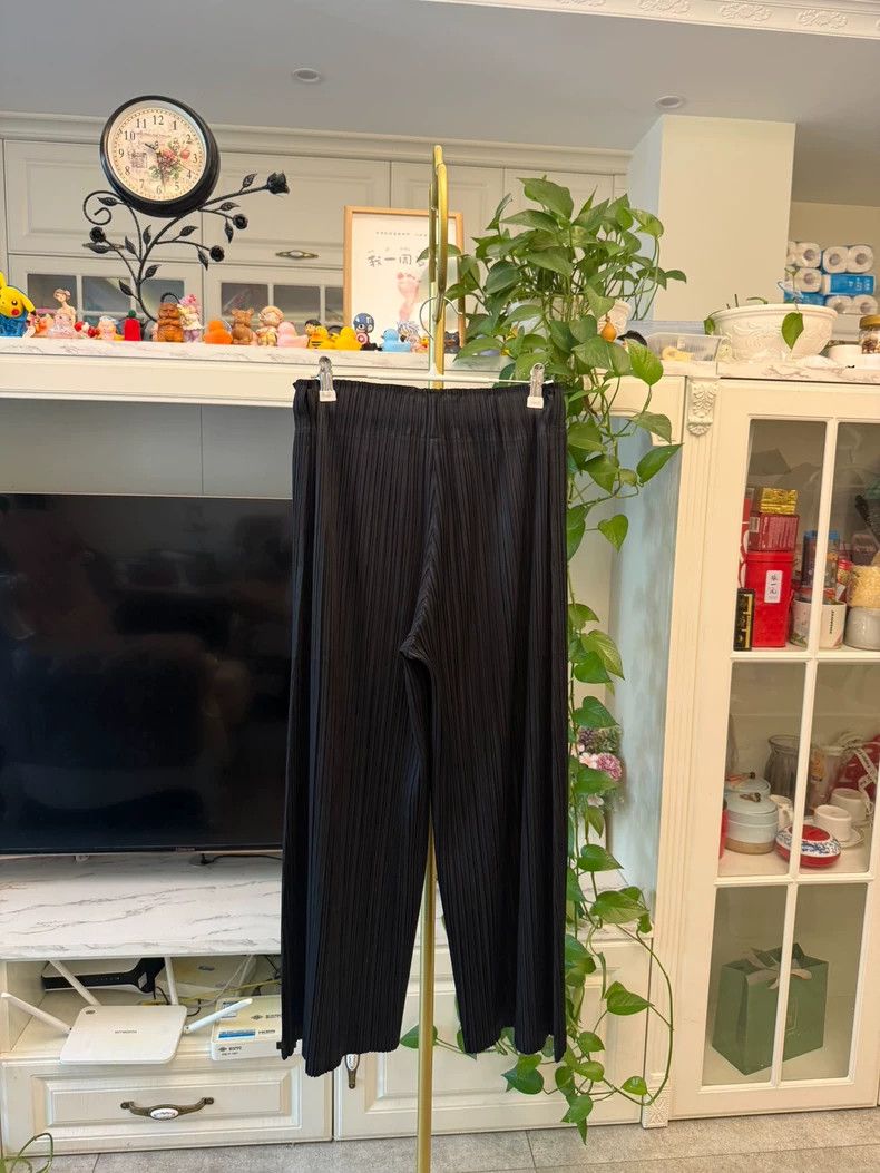 Issey Miyake Issey Miyake size:3 Black pleated straight-leg pants Size 31" - 5 Thumbnail