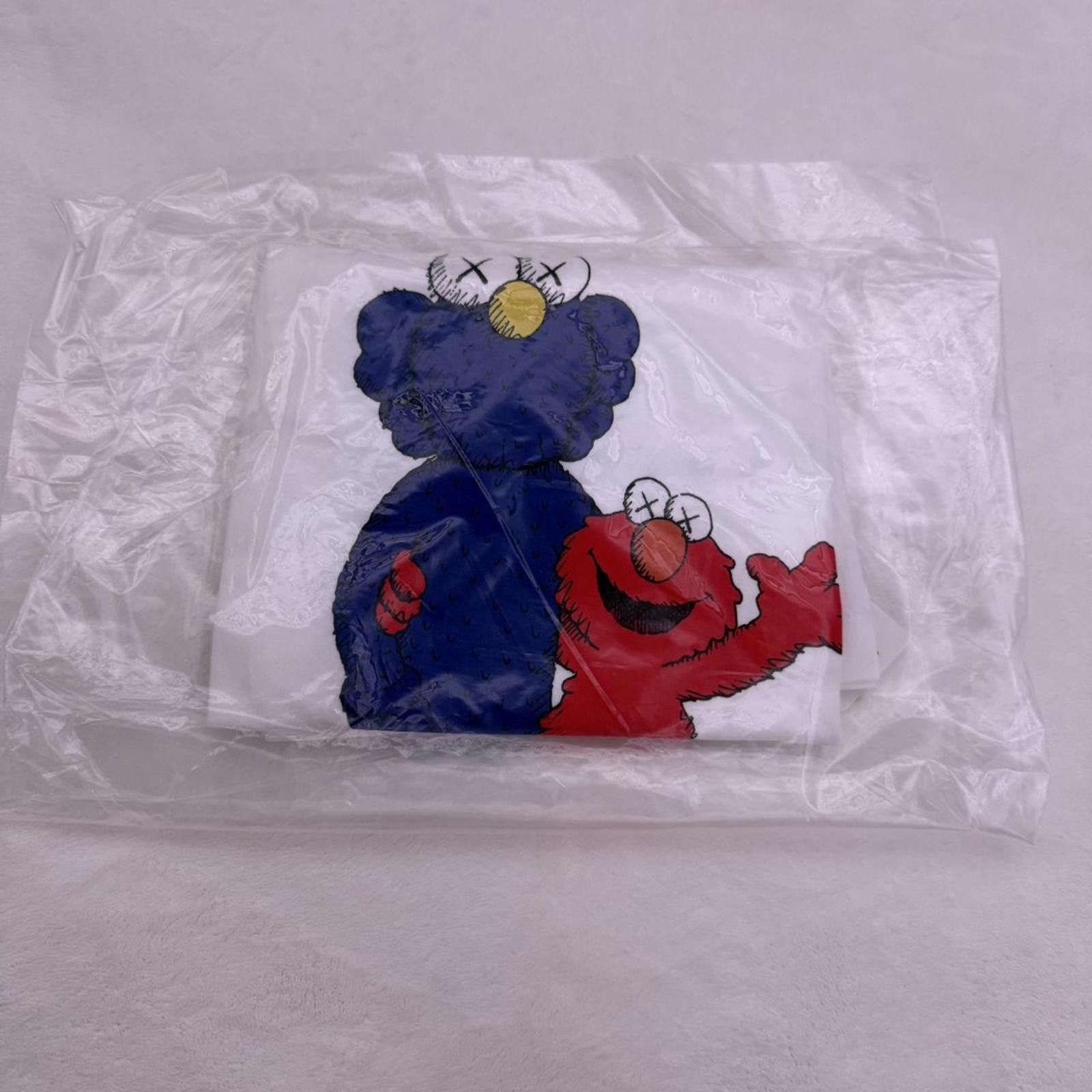 Kaws KAWS x Uniqlo x Sesame Street BFF Elmo Tee ‘White’ Size US M / EU 48-50 / 2 - 2 Thumbnail