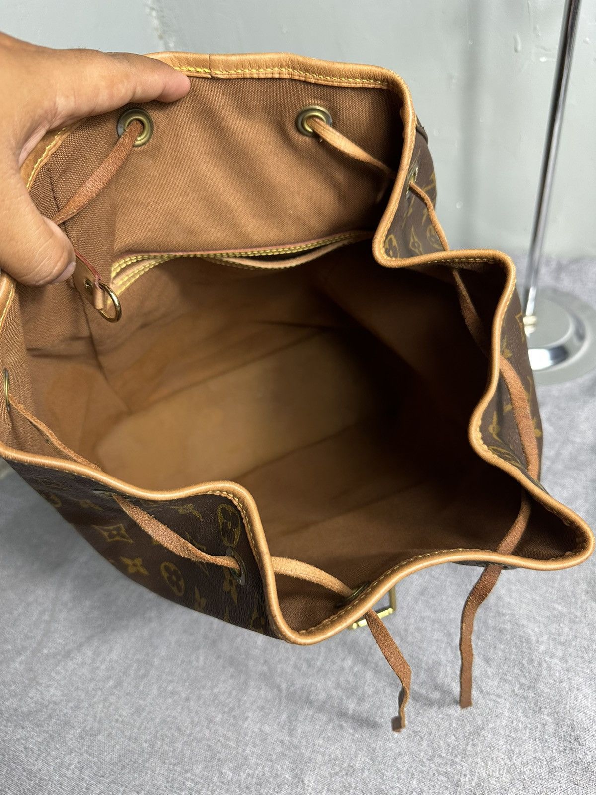 Louis Vuitton Louis Vuitton 1999 Montsouris GM Monogram Backpack Size ONE SIZE - 11 Thumbnail