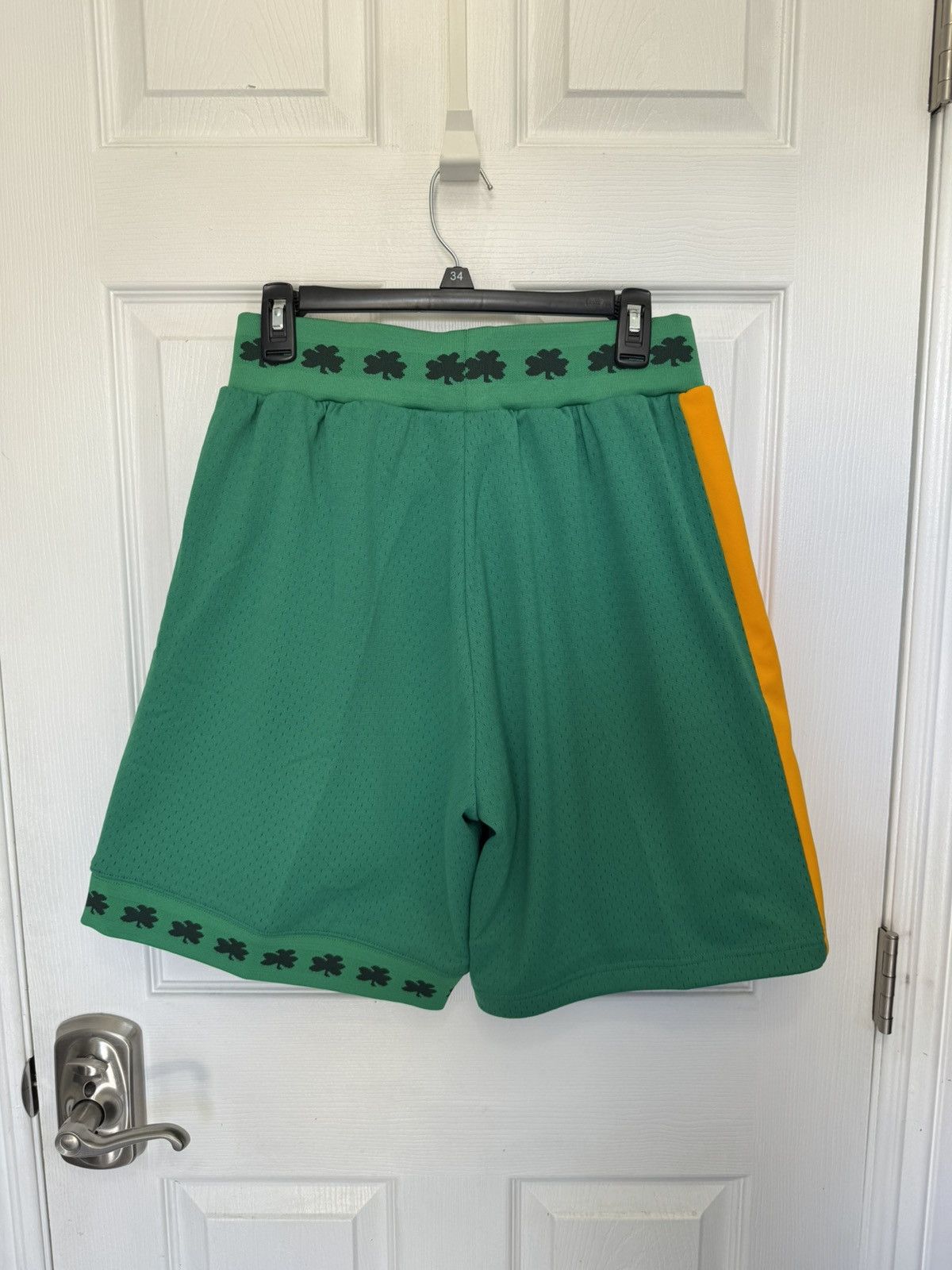 Mitchell & Ness Mitchell & Ness NBA Celtics short Green and Yellow Size US 32 / EU 48 - 2 Thumbnail