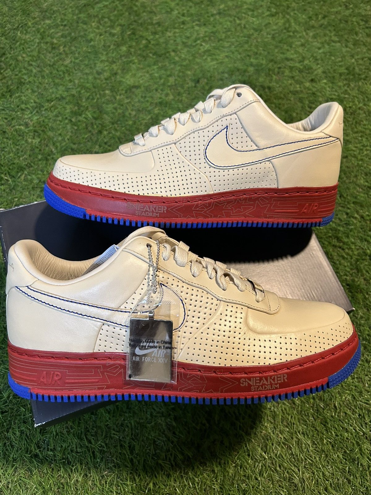 Nike DS Nike Air Force One Philly Sneaker Stadium Size US 10.5 / EU 43-44 - 1 Thumbnail