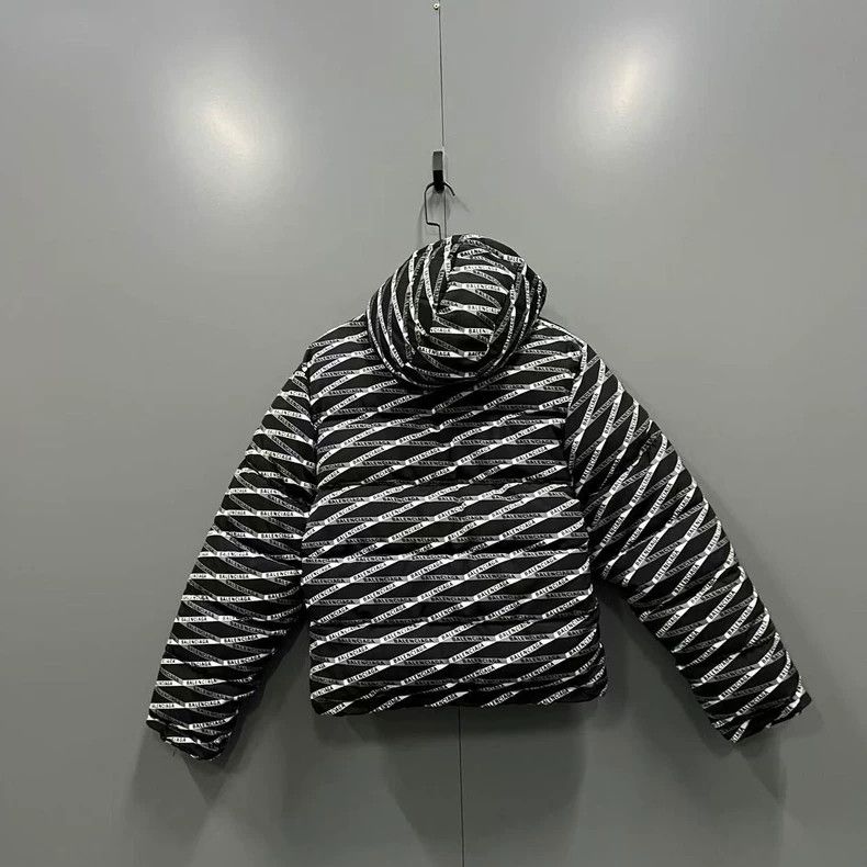 Balenciaga Balenciaga size 36 Bullet screen logo down jacket Size US XS / EU 42 / 0 - 3 Thumbnail