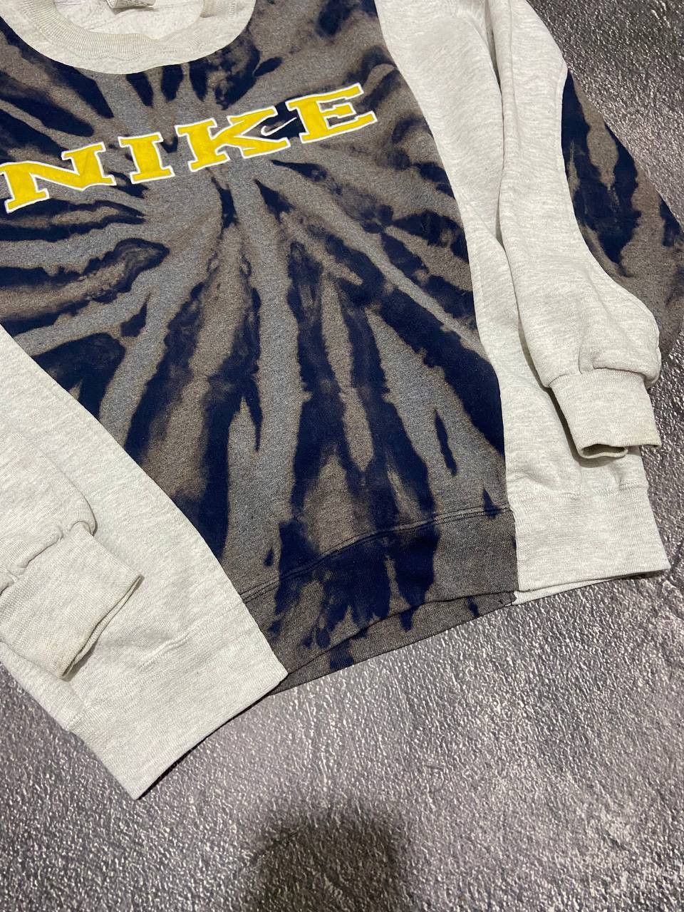 Nike Vintage Nike big print custom fit rare sweatshirt Size US L / EU 52-54 / 3 - 2 Thumbnail