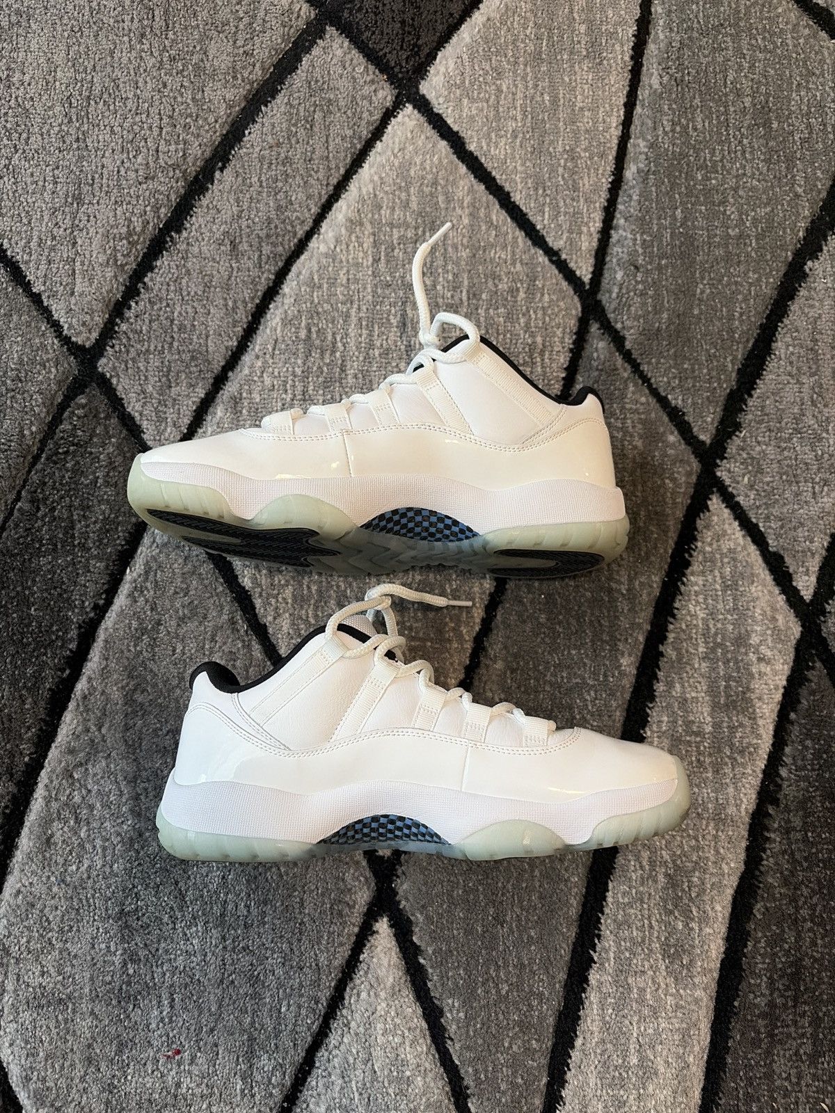 Jordan Brand JORDAN 11 RETRO LOW - LEGEND BLUE Size US 10 / EU 43 - 2 Thumbnail