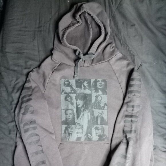 Band Tees Taylor Swift The Eras Tour Hoodie Sweatshirt Size US XL / EU 56 / 4 - 2 Thumbnail