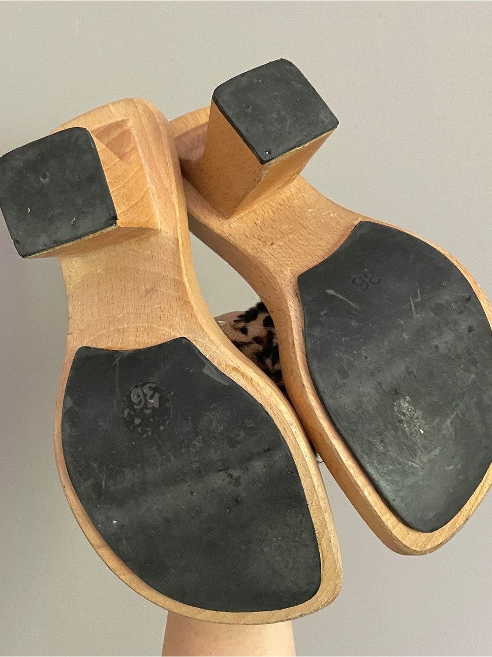Guess Vintage 90s Guess Fuzzy Leopard Wood Mules - 36/6 🇮🇹 Size US 6 / IT 36 - 8 Thumbnail