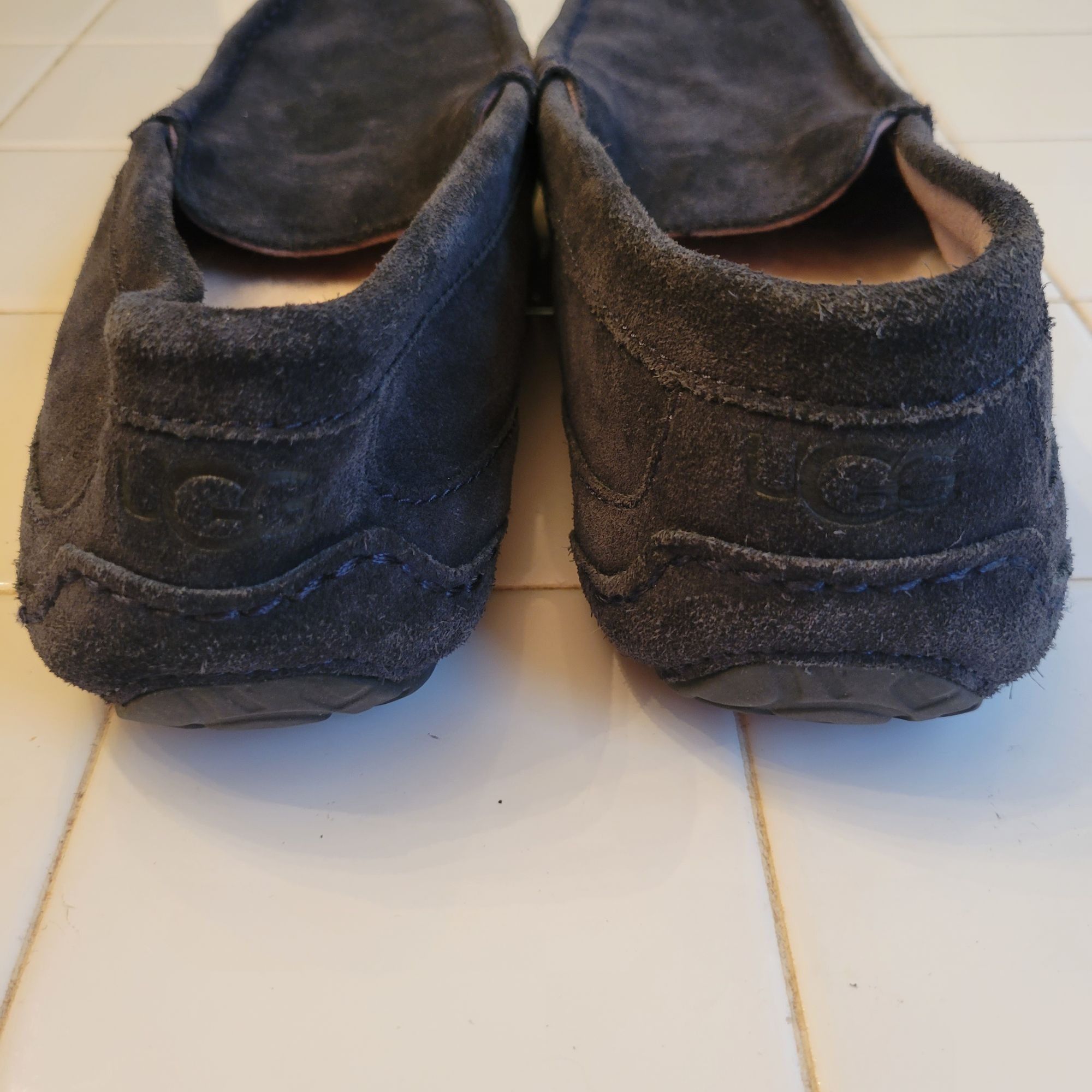 Ugg UGG 11 Leather Suede Moccasin Slippers Black 1003419 Moc Toe Size US 11 / EU 44 - 5 Thumbnail