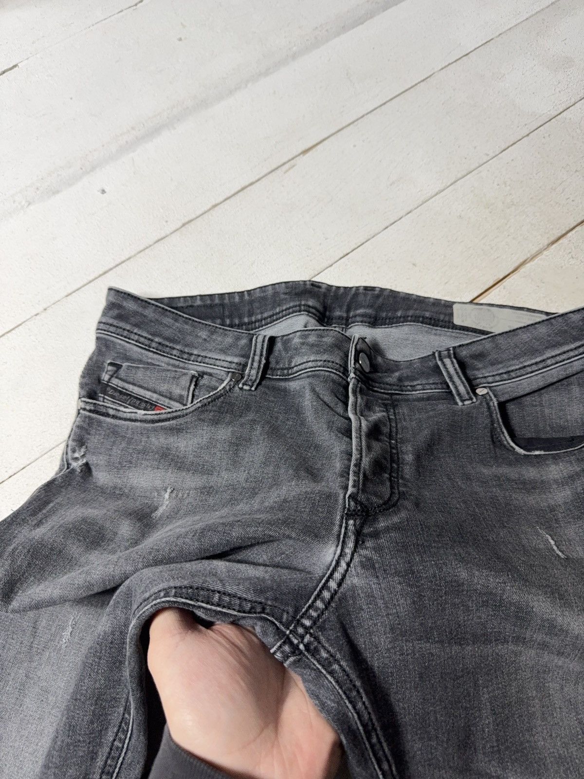 Diesel Luxury 00s Diesel Sleenker Grey Wash Skinny Jeans Knee Rip Size US 33 - 9 Thumbnail