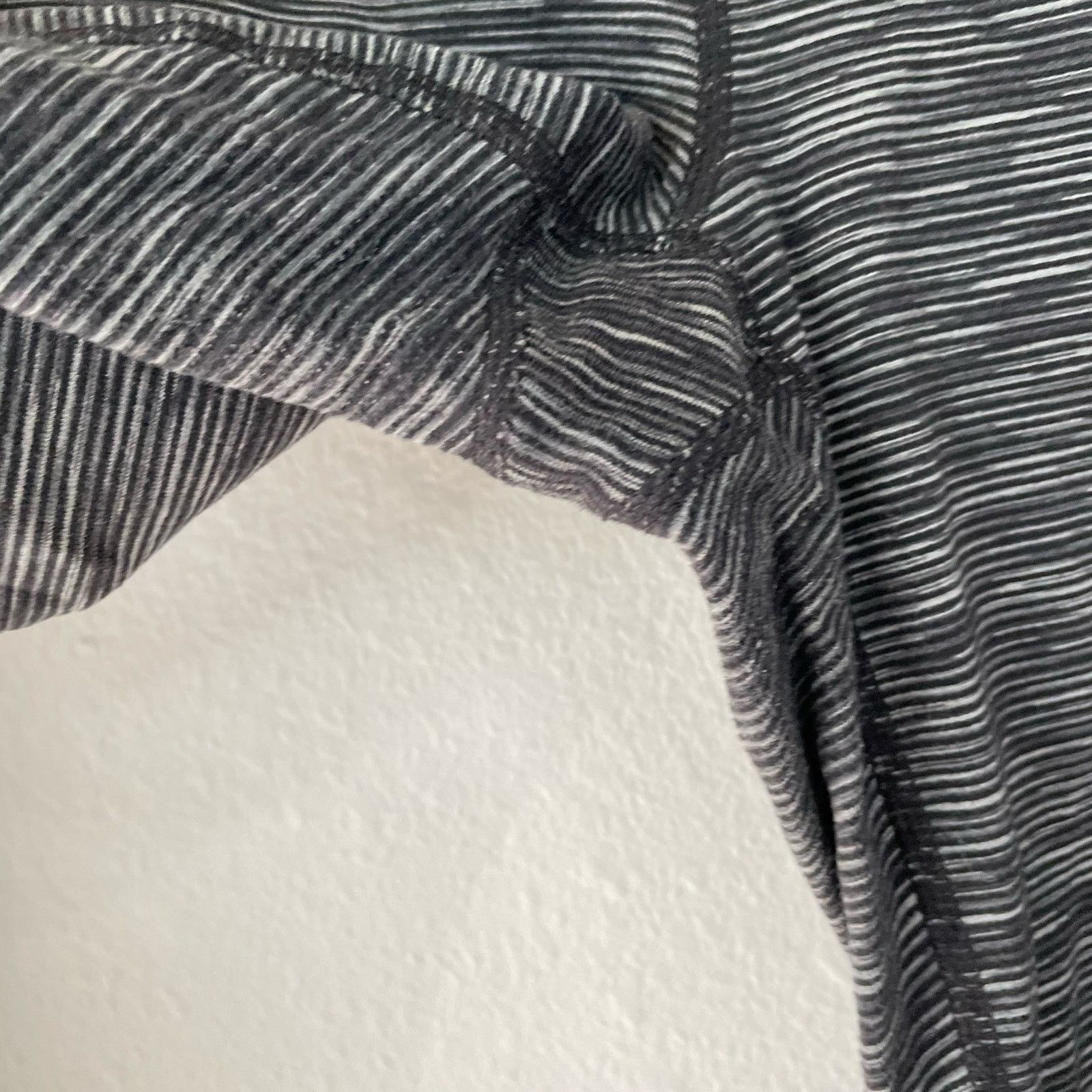 Athleta Athleta Striped Capri Leggings S Womens Activewear Cropped Size 28" / US 6 / IT 42 - 2 Thumbnail