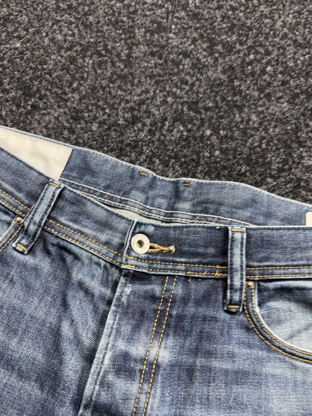 Diesel 00s Diesel Distressed Tepphar Slim Carrot Light Wash Jeans Size US 34 / EU 50 - 9 Thumbnail