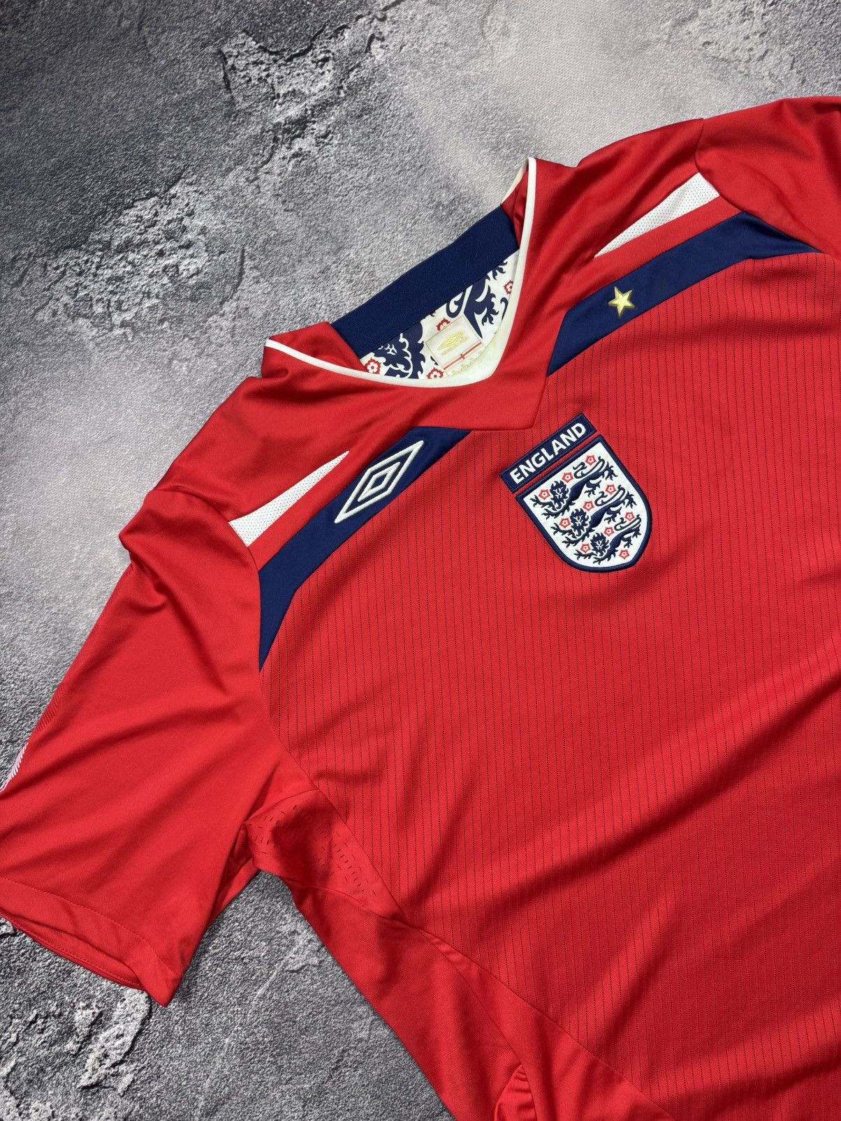 Umbro England 2008-2010 Away Football Shirt — Red Size US XL / EU 56 / 4 - 2 Thumbnail