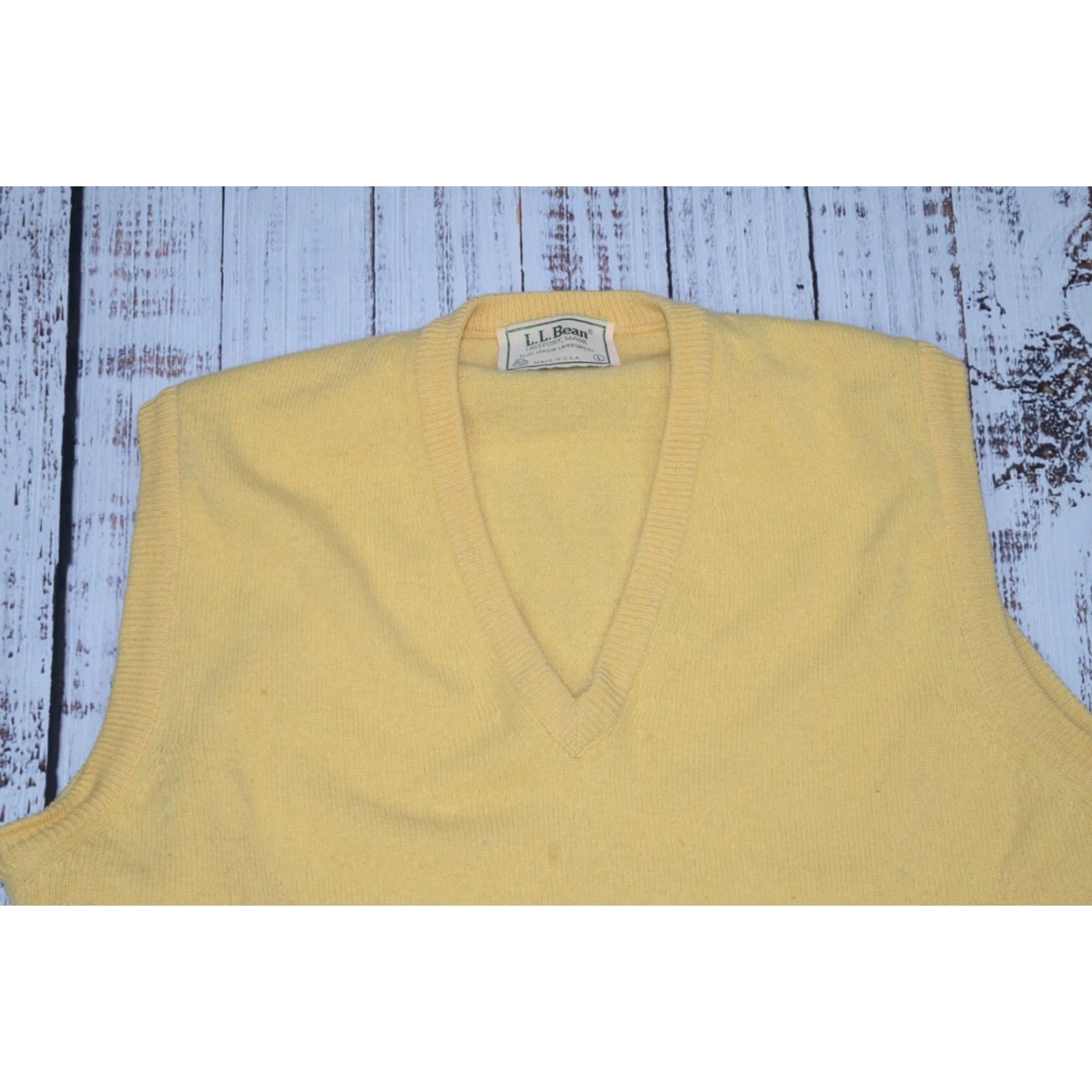 Vintage VINTAGE L.L. BEAN MENS LARGE YELLOW VIRGIN LAMBSWOOL V-NECK SLEEveless SWEATER VEST USA MADE Size US L / EU 52-54 / 3 - 2 Thumbnail