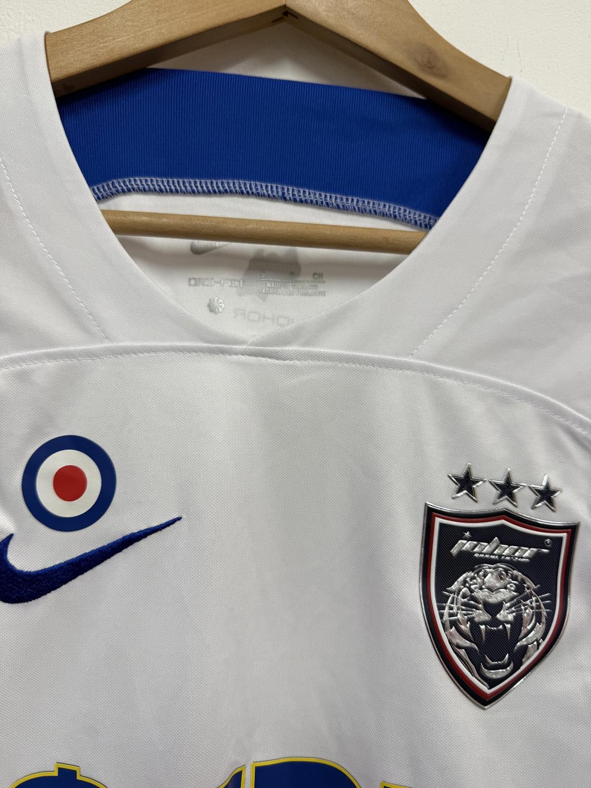 Nike Nike Men's Football Jersey White with Red and Blue Accents Size US S / EU 44-46 / 1 - 3 Thumbnail