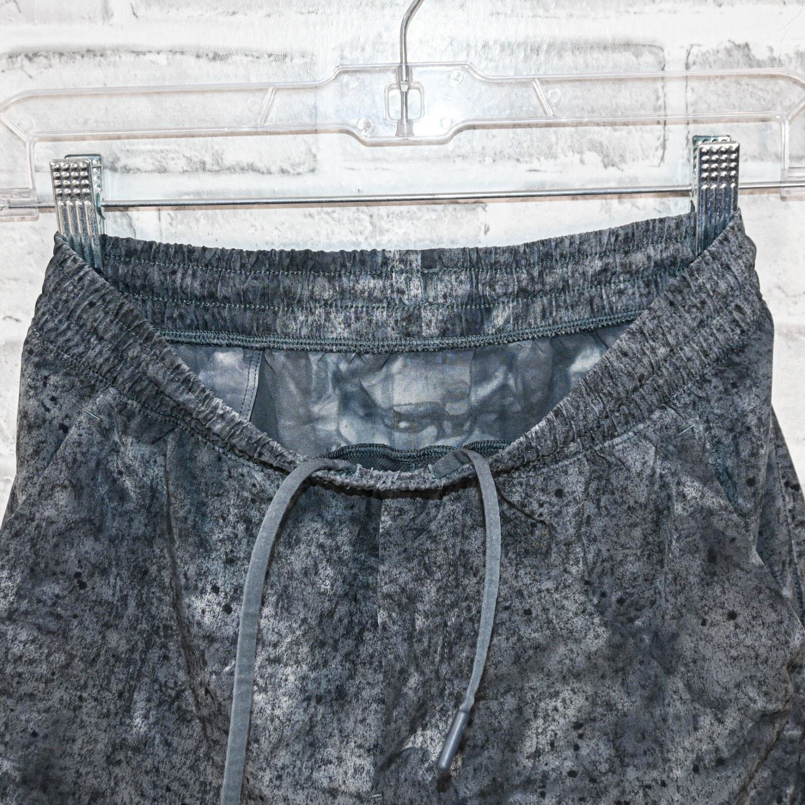 Lululemon Lululemon Men's liner less Peace Breaker Shorts grey Small Size US 28 / EU 44 - 6 Thumbnail