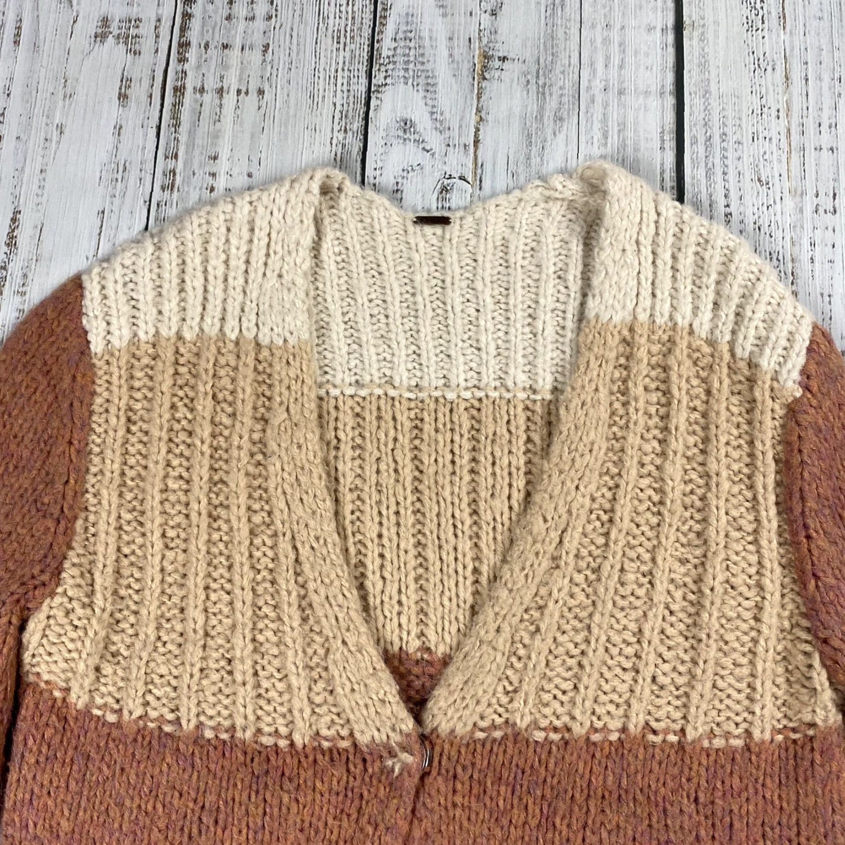 Free People FREE PEOPLE Cardigan Sweater Womens Oversized Chunky-Knit Colorblock Beige Fair/Medium? No N/A Size L / US 10 / IT 46 - 2 Thumbnail