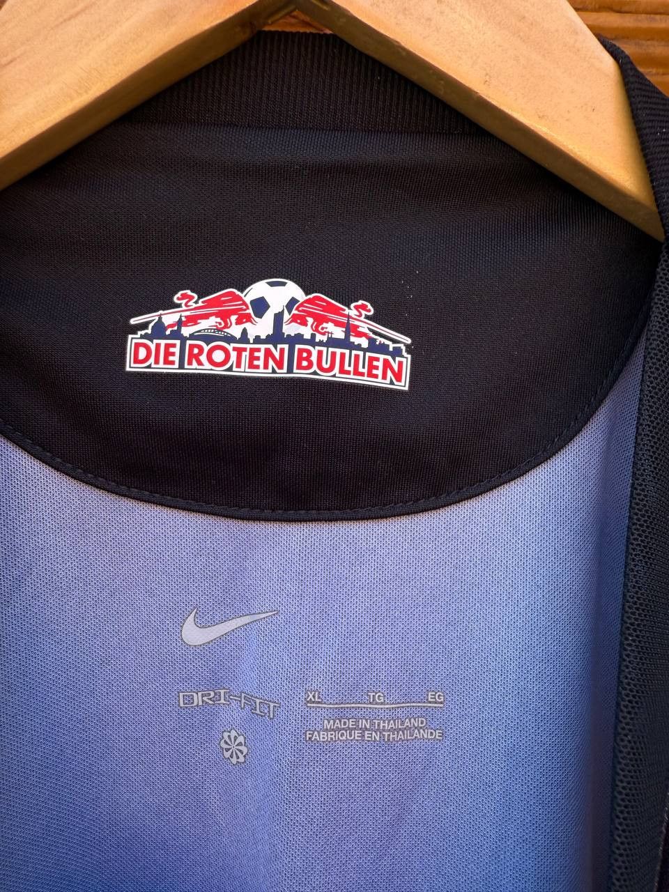 Nike RED BULL RB LEIPZIG FOOTBALL SHIRT JERSEY NIKE Size US XL / EU 56 / 4 - 4 Thumbnail