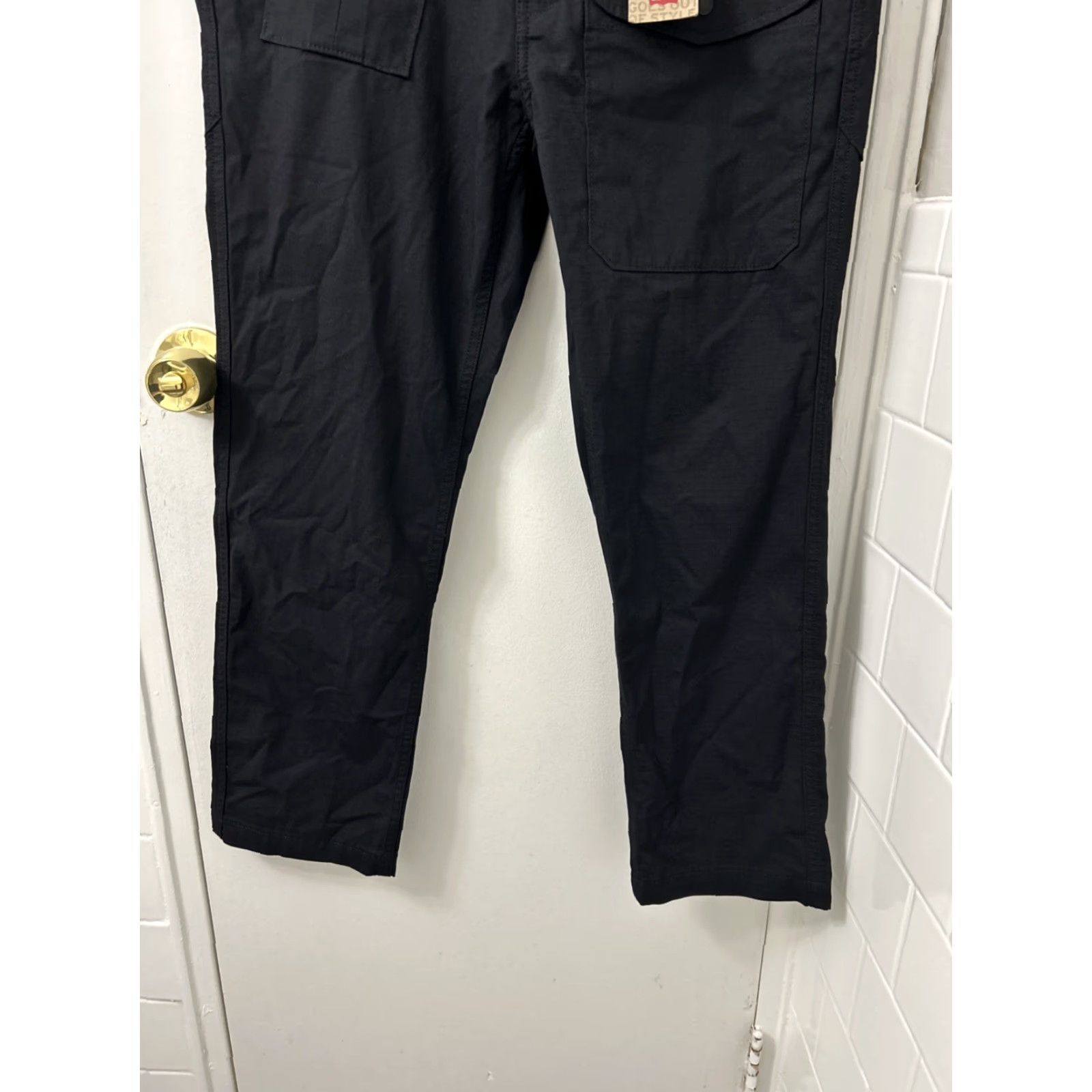 Levi's VINTAGE Levis 541 Cargo Pants Mens Sz 31x30 Black Athletic Tapered Pockets White Tab Size US 31 - 3 Thumbnail