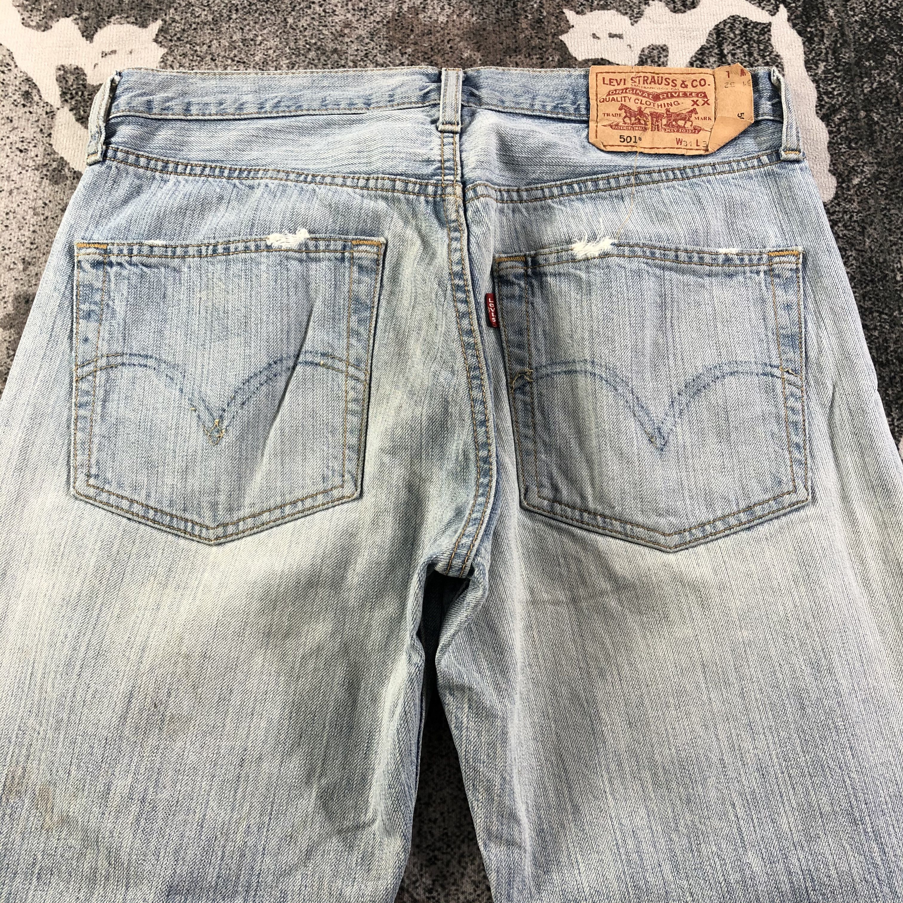 Levi's Vintage Levis 501 Jeans Medium Wash Denim KJ1894 Size US 31 - 4 Thumbnail