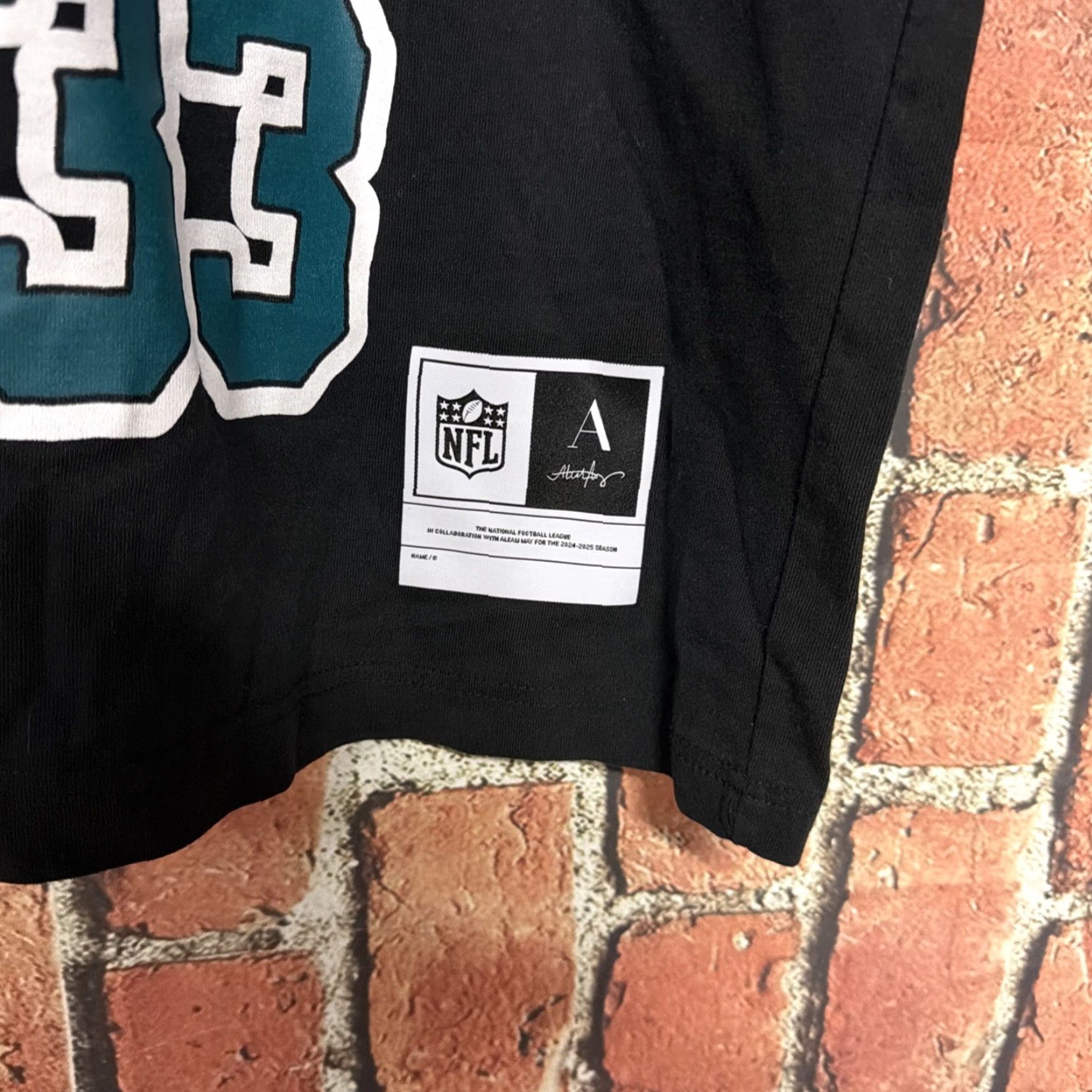 NFL NEW NFL x Aleali May Mens Size M Eagles Graphic Print T-Shirt Vintage Black Size US M / EU 48-50 / 2 - 2 Thumbnail