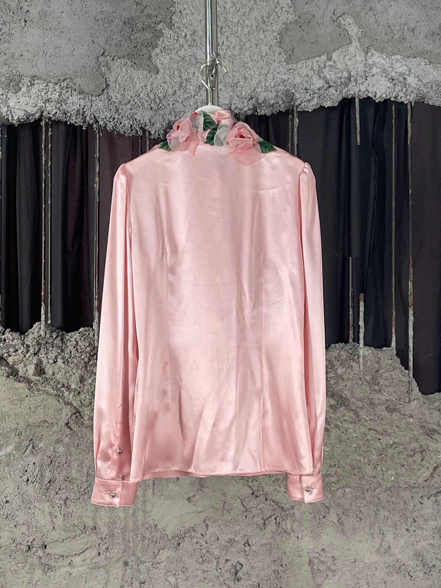 Dolce & Gabbana Dolce & Gabbana DG Rose Print Silk Shirt Women's 36 Size XS / US 0-2 / IT 36-38 - 2 Thumbnail