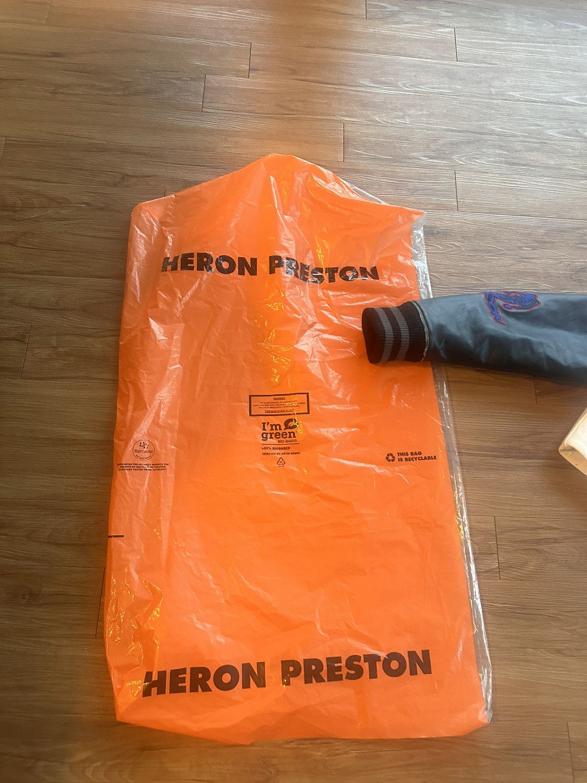 Heron Preston SOLD OUT Heron Preston Patched Crop Leather Varsity Jacket Size M / US 6-8 / IT 42-44 - 16 Thumbnail