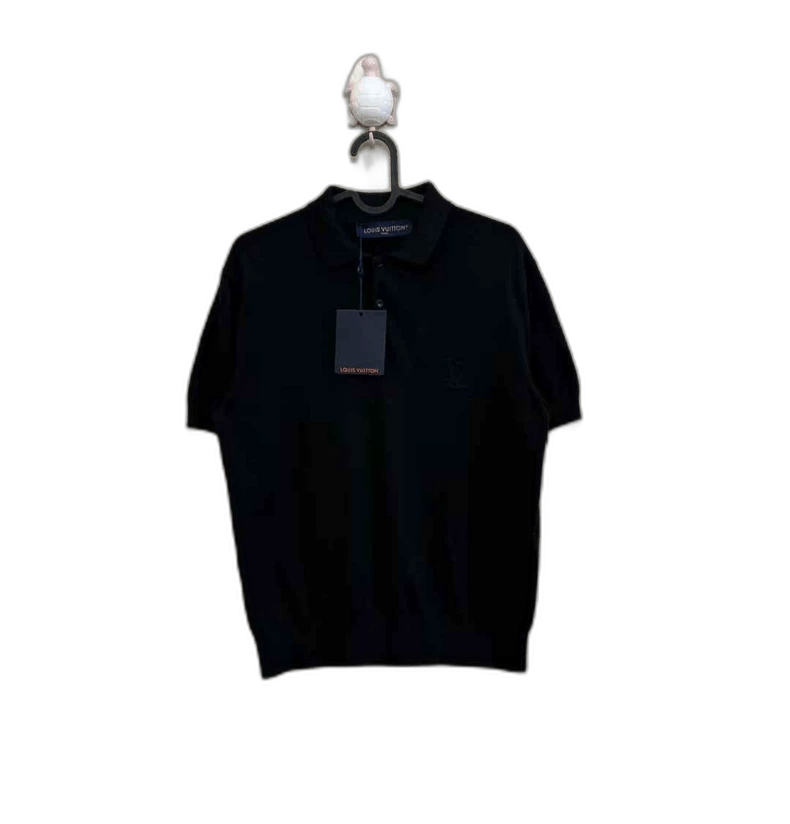 Louis Vuitton Louis Vuitton Black Embossed Logo Short Sleeve Polo Size US XS / EU 42 / 0 - 1 Thumbnail
