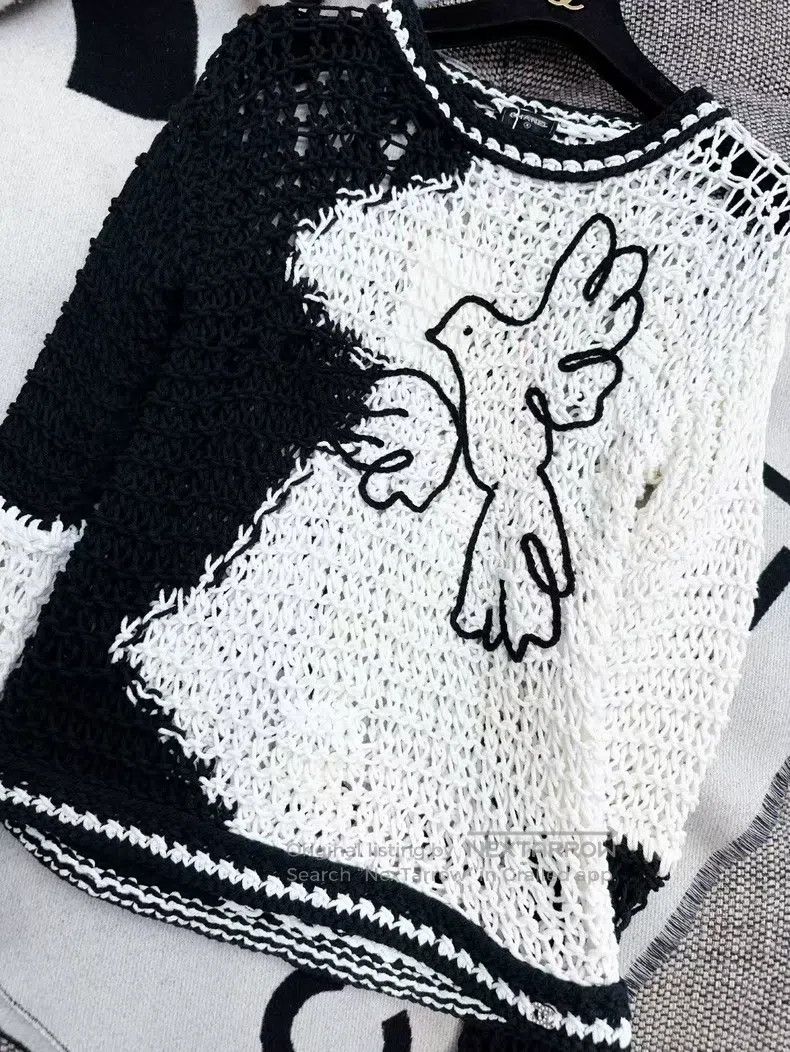 Chanel Chanel 22C black and white hollow crochet flower peace pig Size XXS / US 00 / IT 34 - 4 Thumbnail