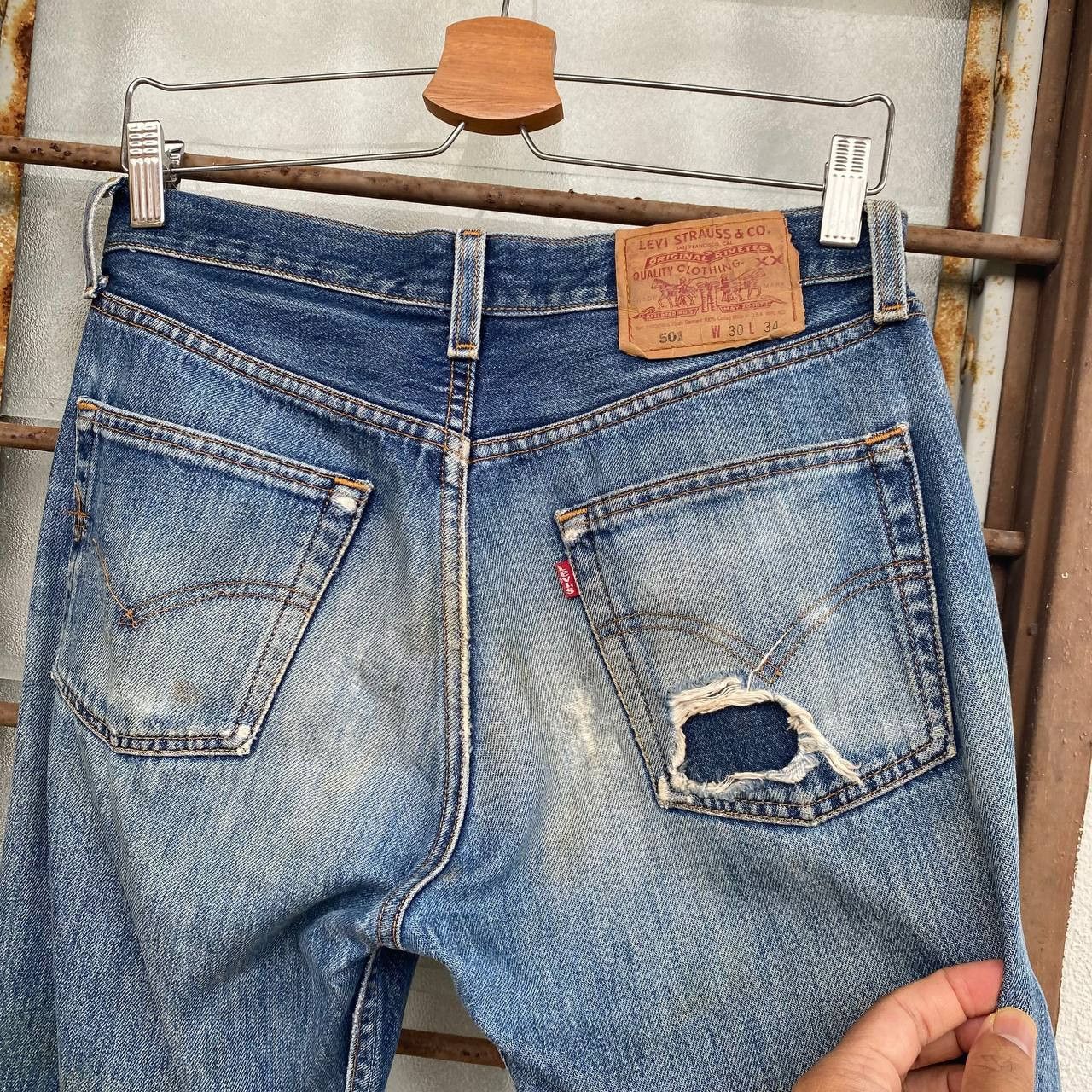 Levi's Vintage Clothing × Vintage VINTAGE LEVIS 501 DISTRESSED DIRTY JEAN KURT COBAIN BJ07-07 Size US 29 - 6 Thumbnail
