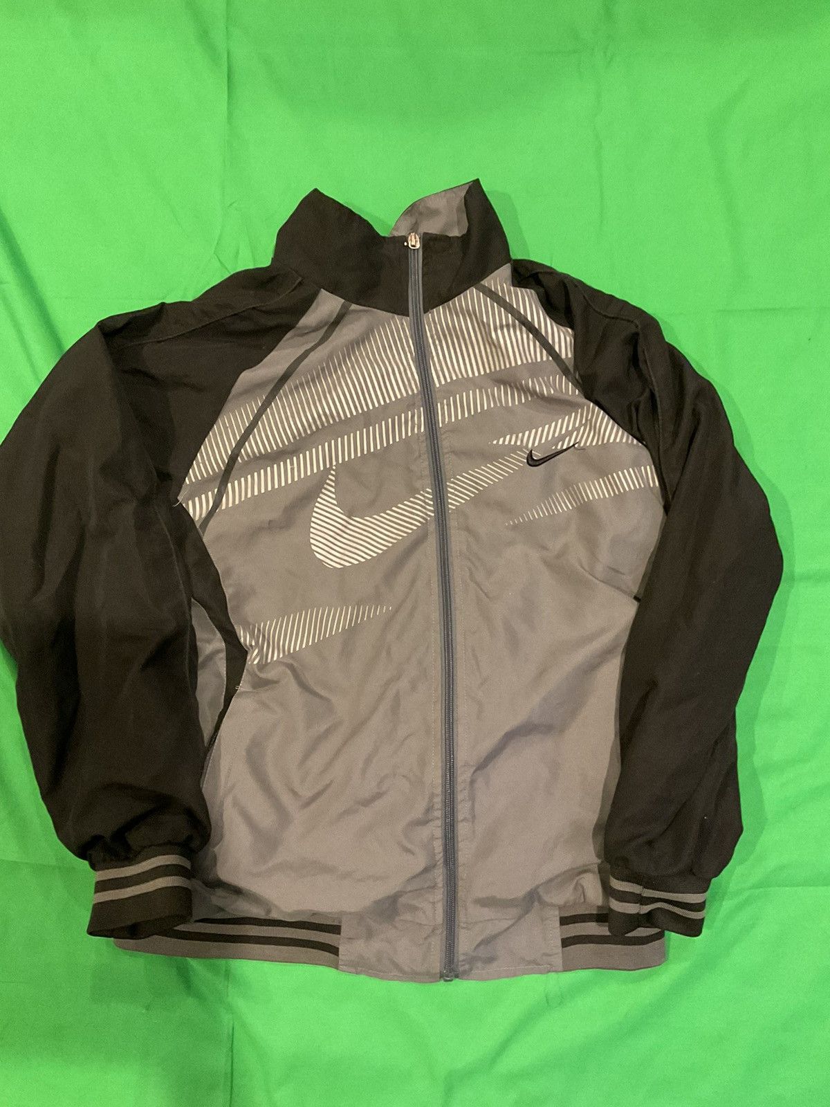 Nike × Vintage Vintage Nike windbreaker jacket Size US L / EU 52-54 / 3 - 1 Thumbnail